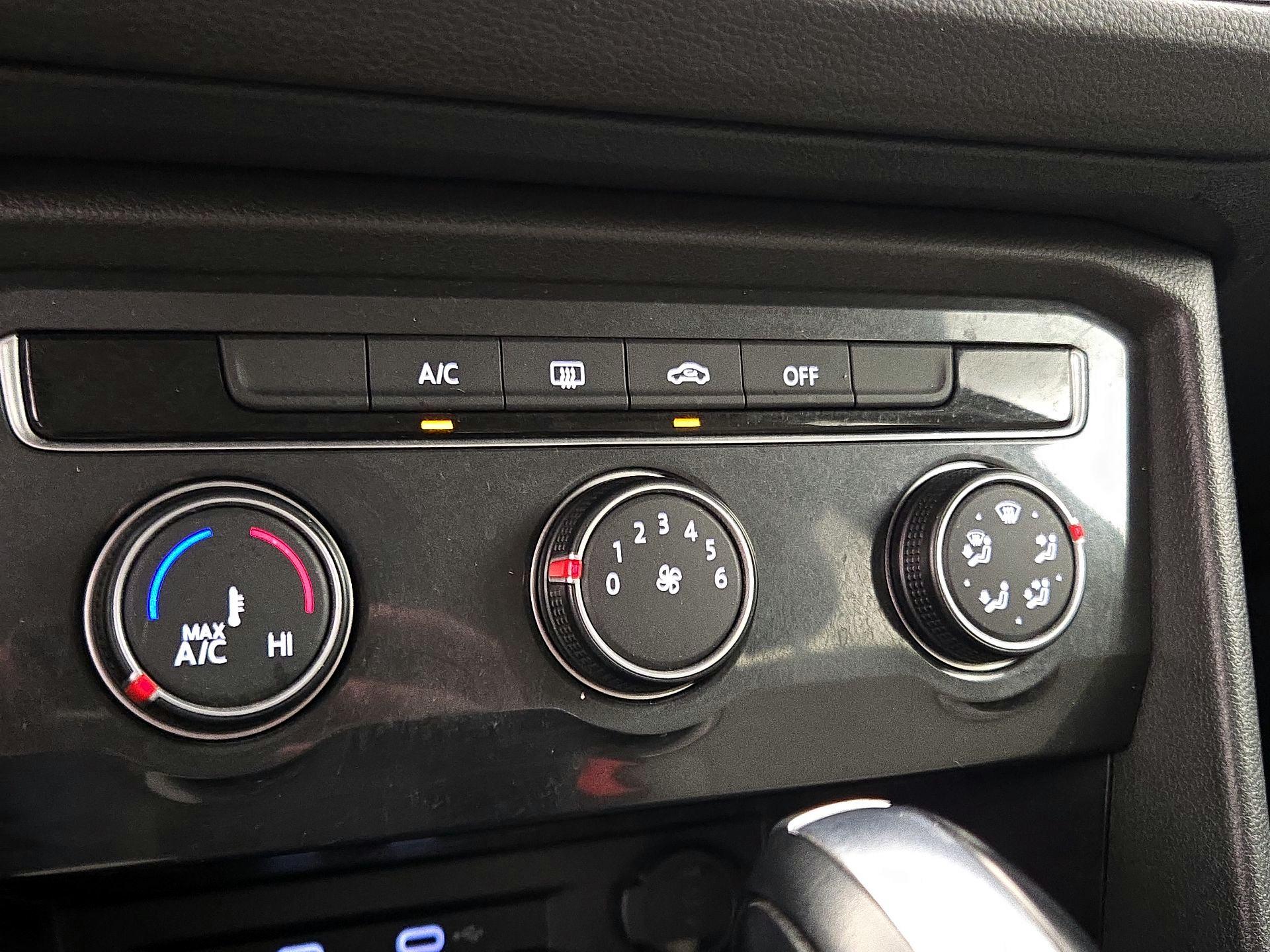 Thumbnail: 2020 Volkswagen Tiguan - 16