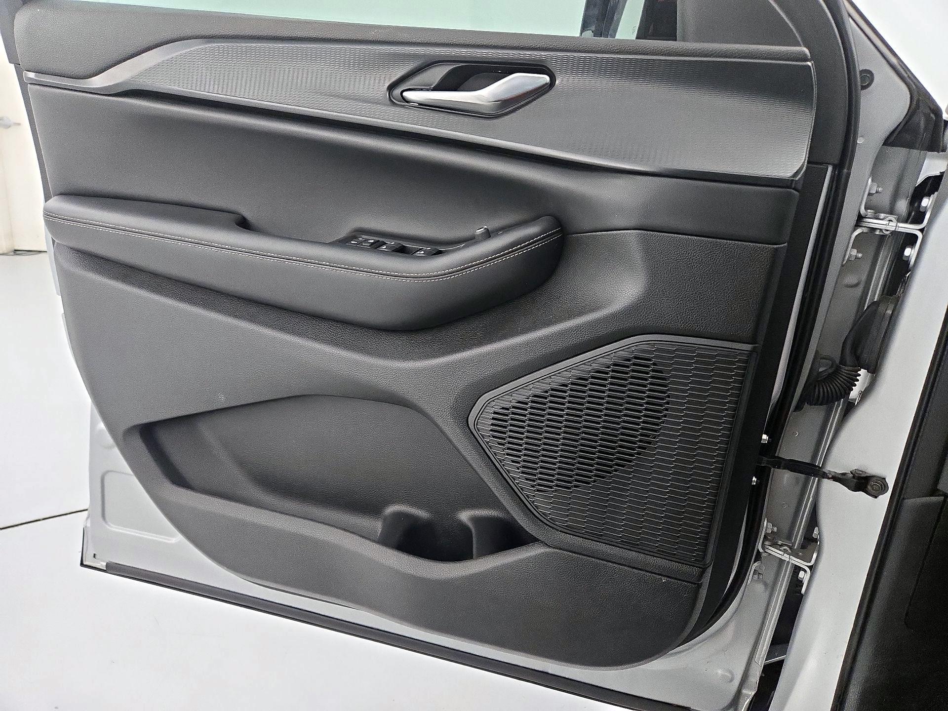 Thumbnail: 2024 Jeep Grand Cherokee - 12