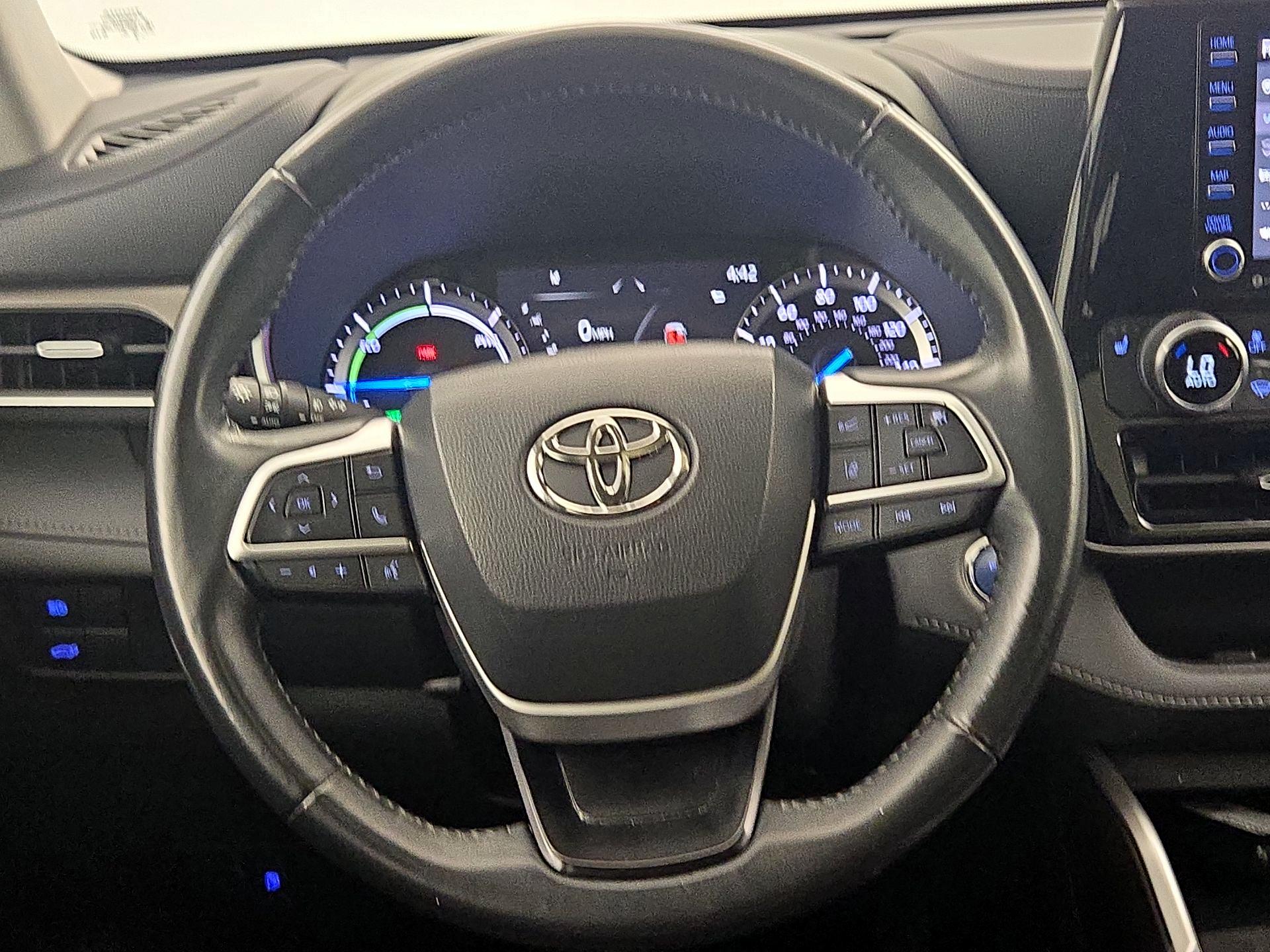 Thumbnail: 2022 Toyota Highlander - 10