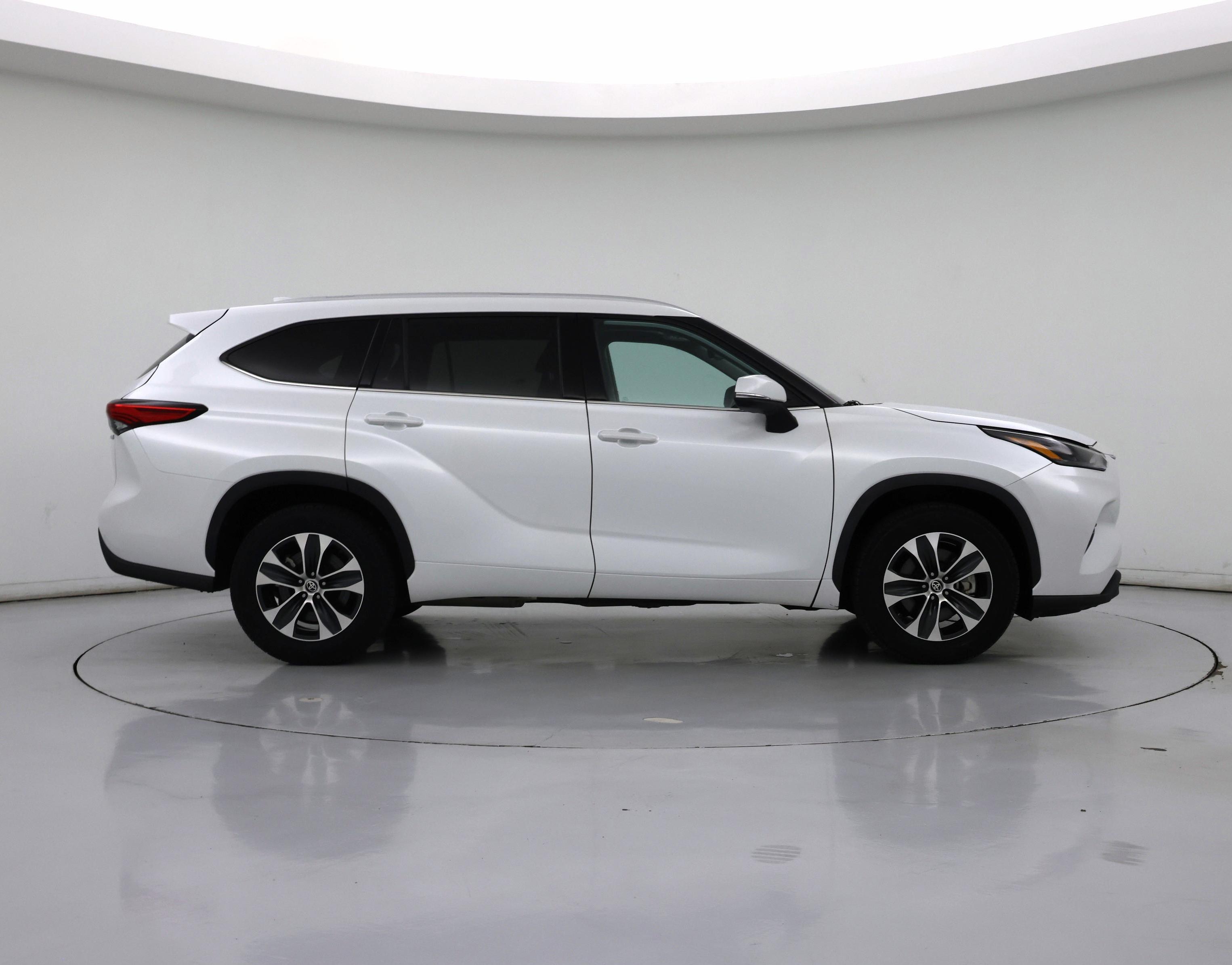 Thumbnail: 2022 Toyota Highlander - 7