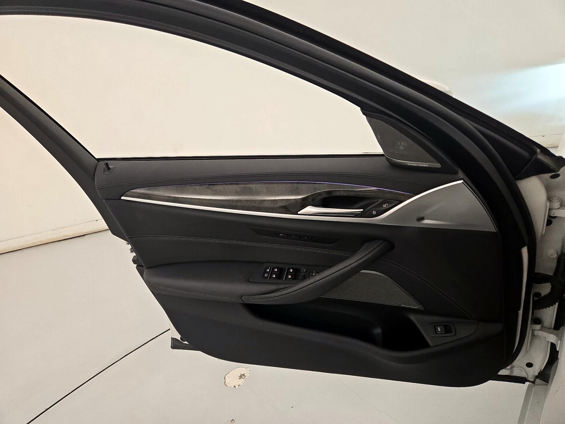 Thumbnail: 2020 BMW 5 Series - 12