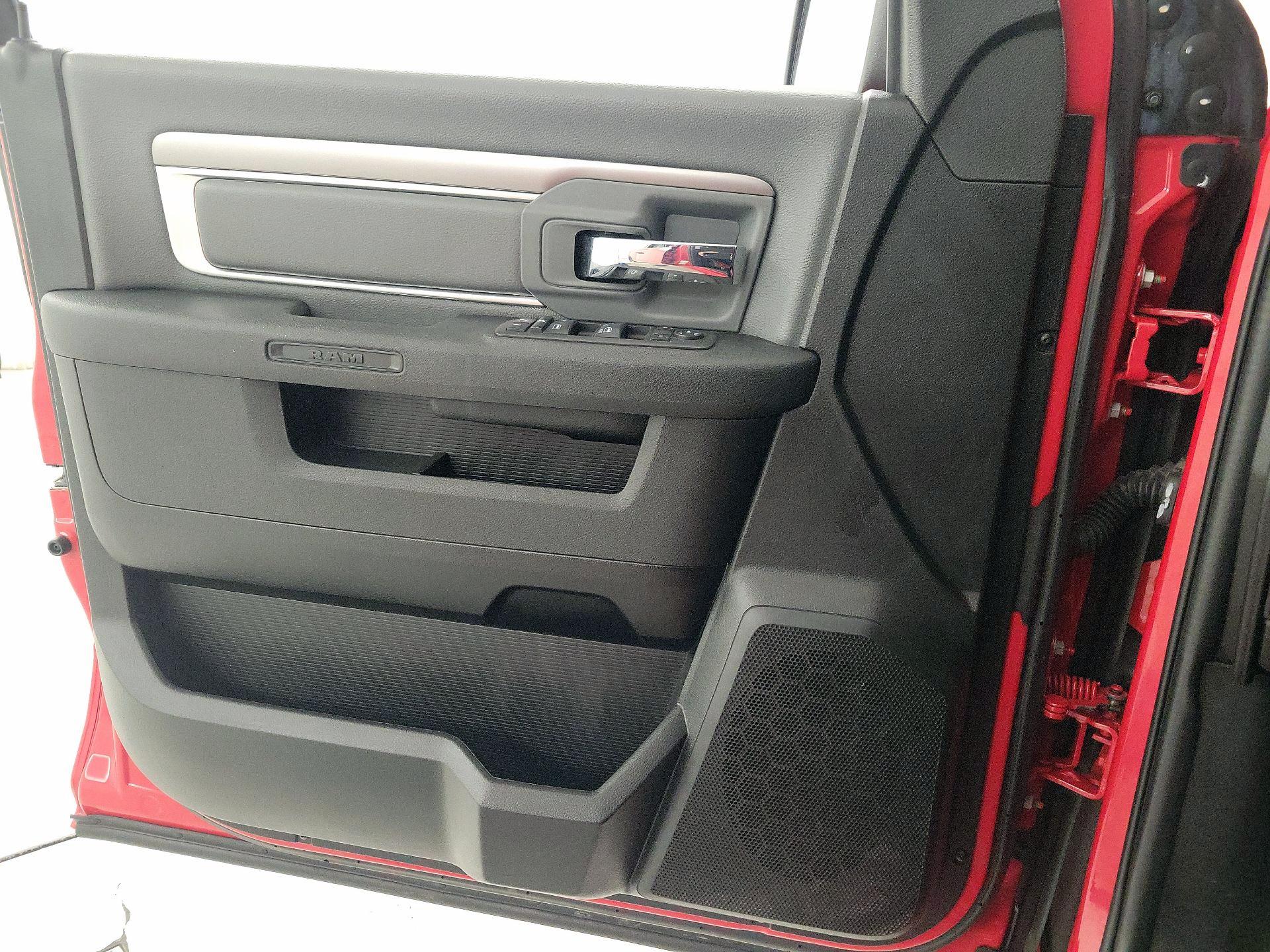 Thumbnail: 2022 RAM 1500 Classic - 12
