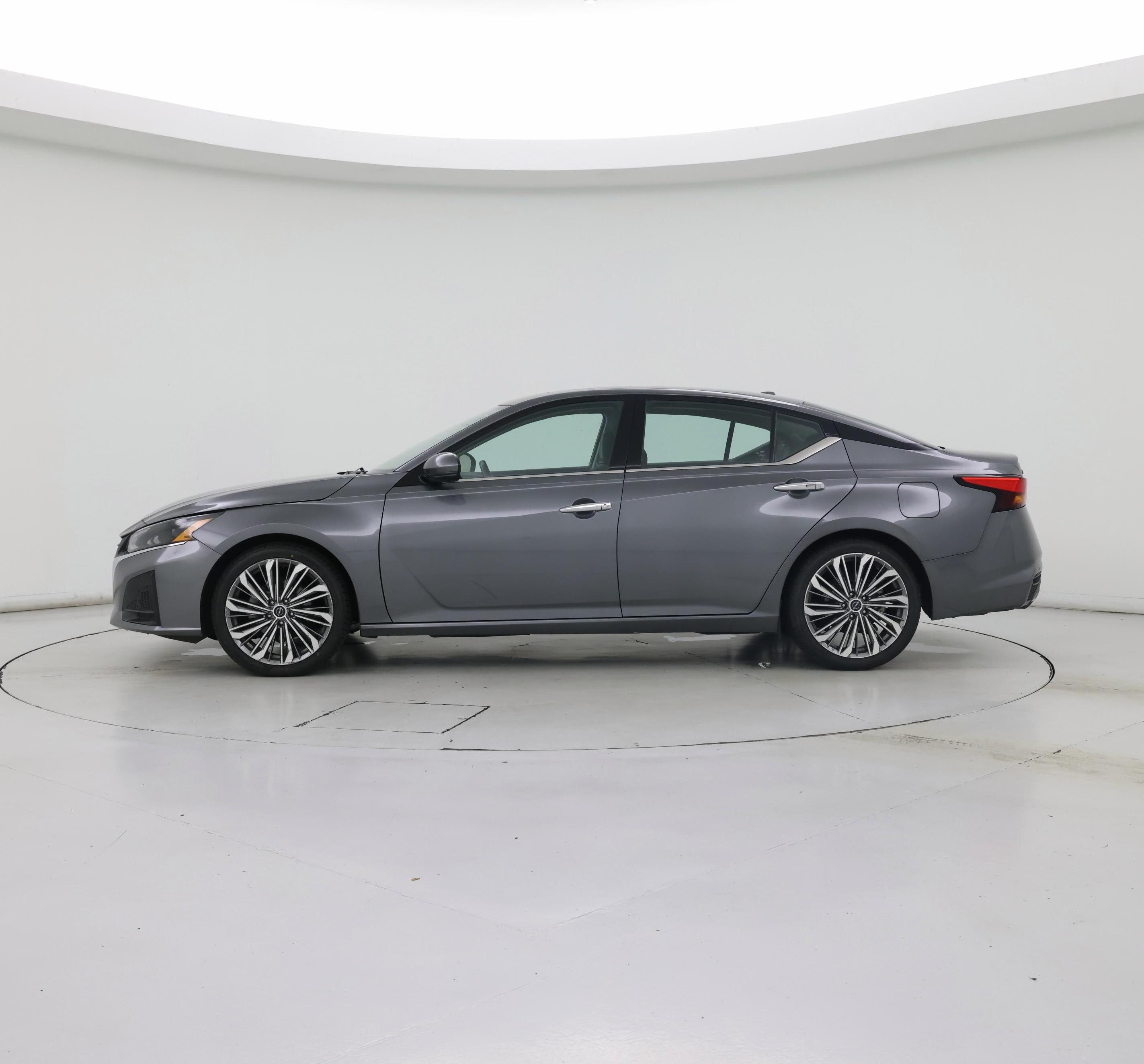 Thumbnail: 2023 Nissan Altima - 3