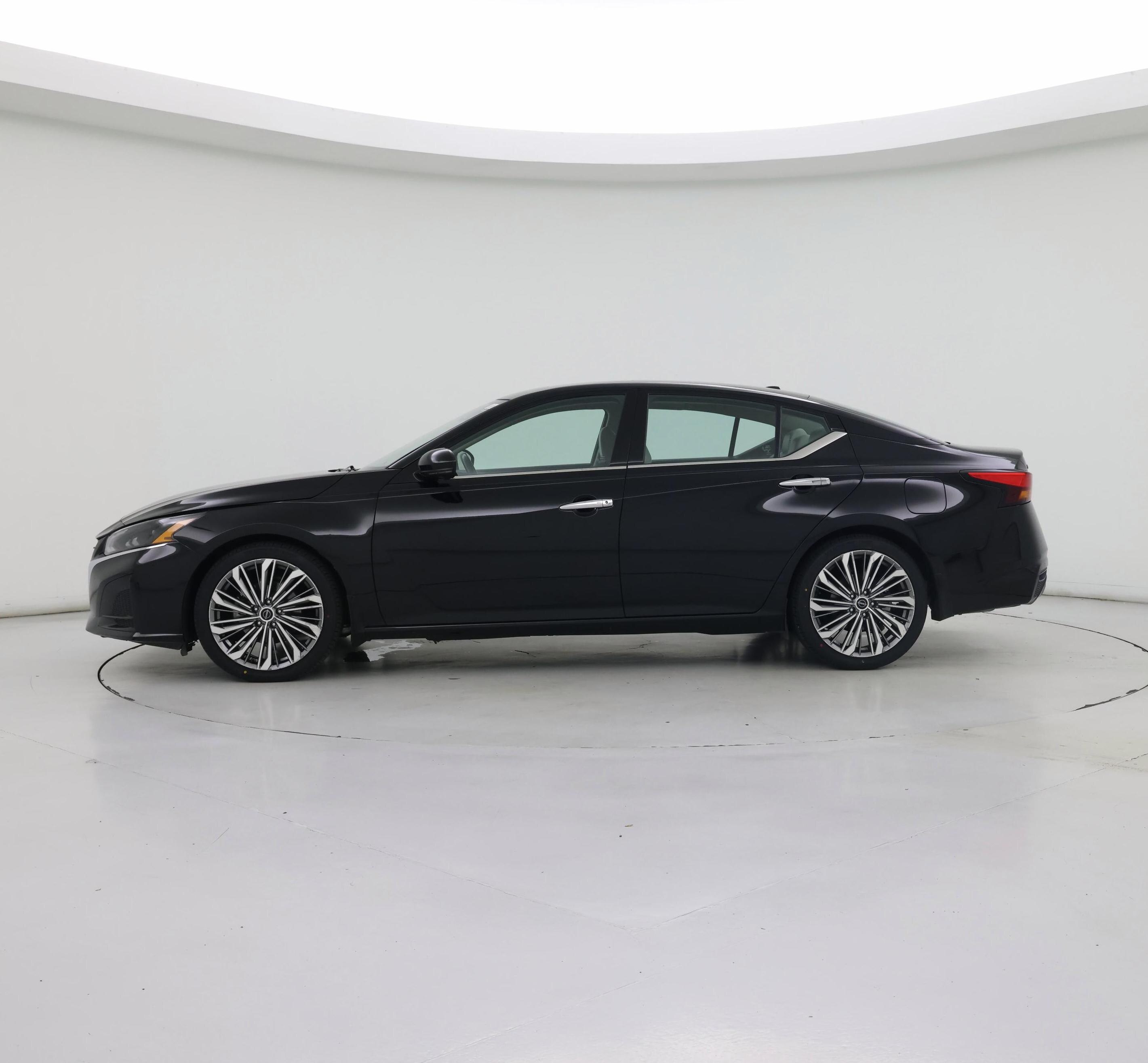 Thumbnail: 2023 Nissan Altima - 3