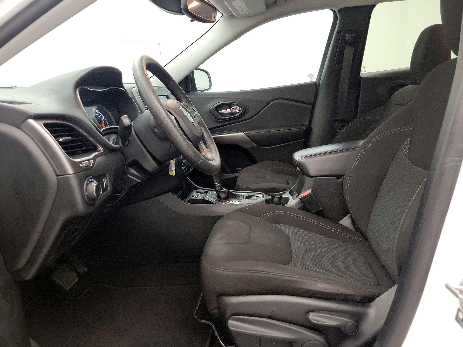 Thumbnail: 2021 Jeep Cherokee - 11