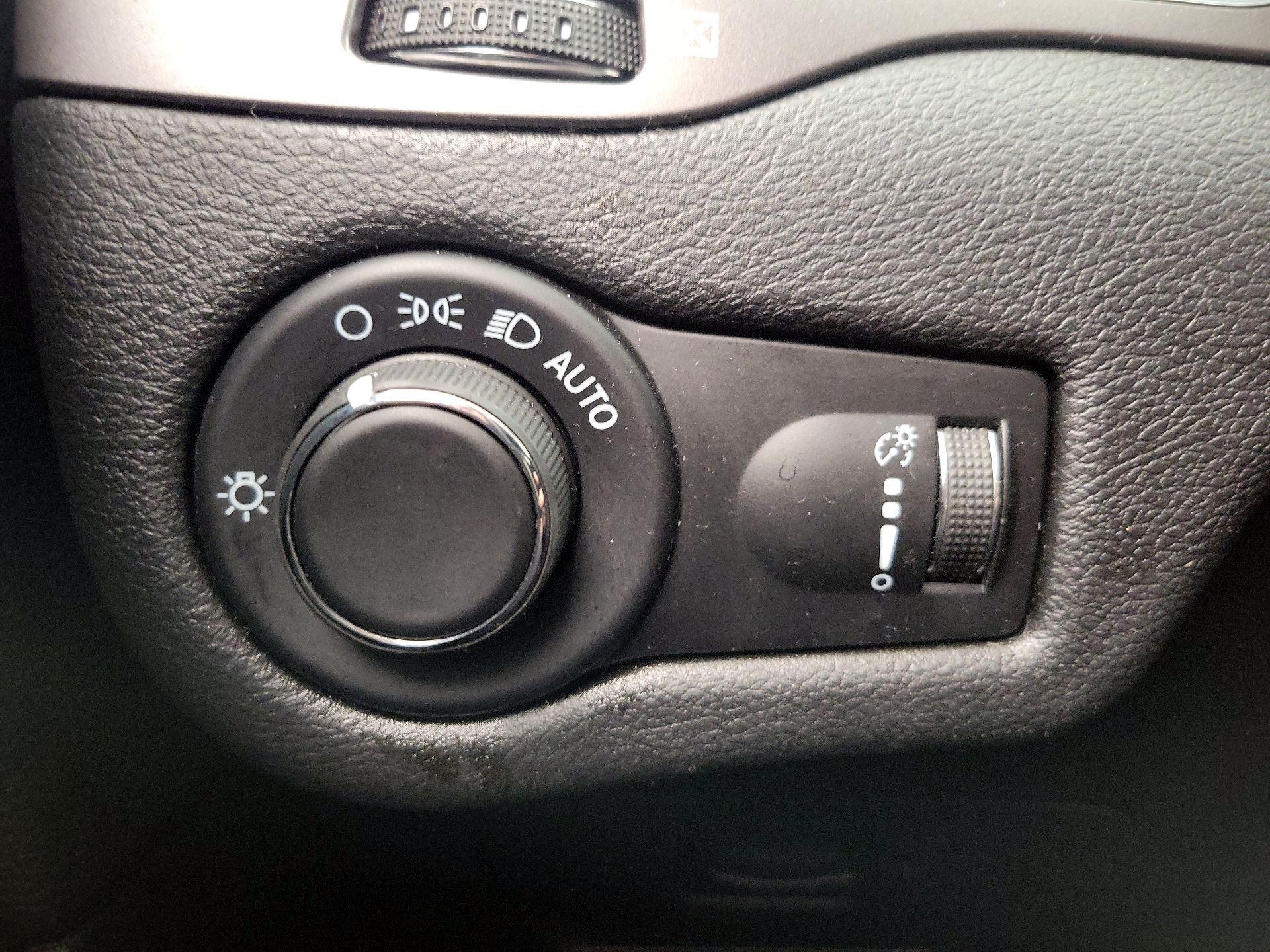 Thumbnail: 2021 Jeep Cherokee - 13