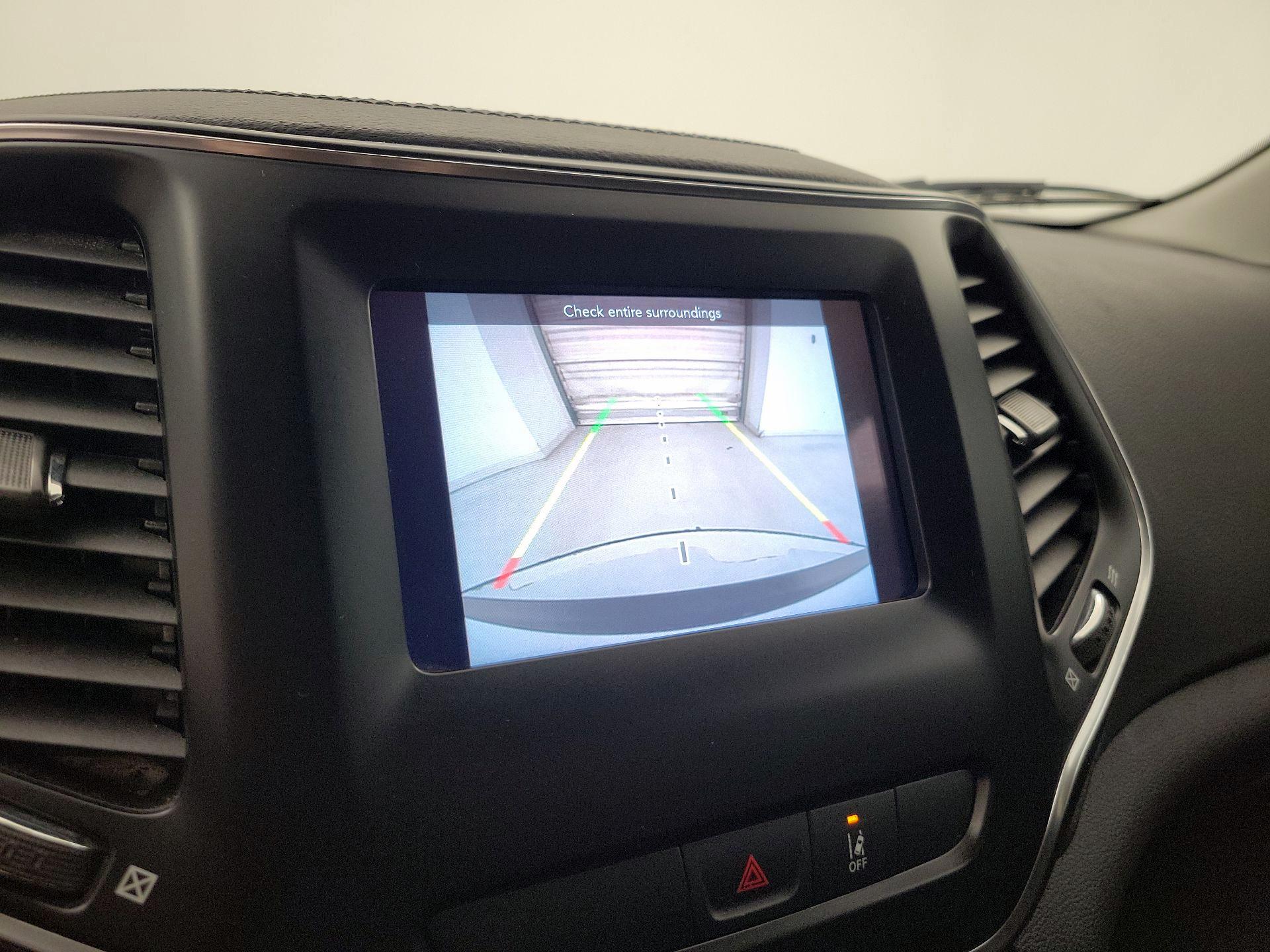 Thumbnail: 2021 Jeep Cherokee - 14