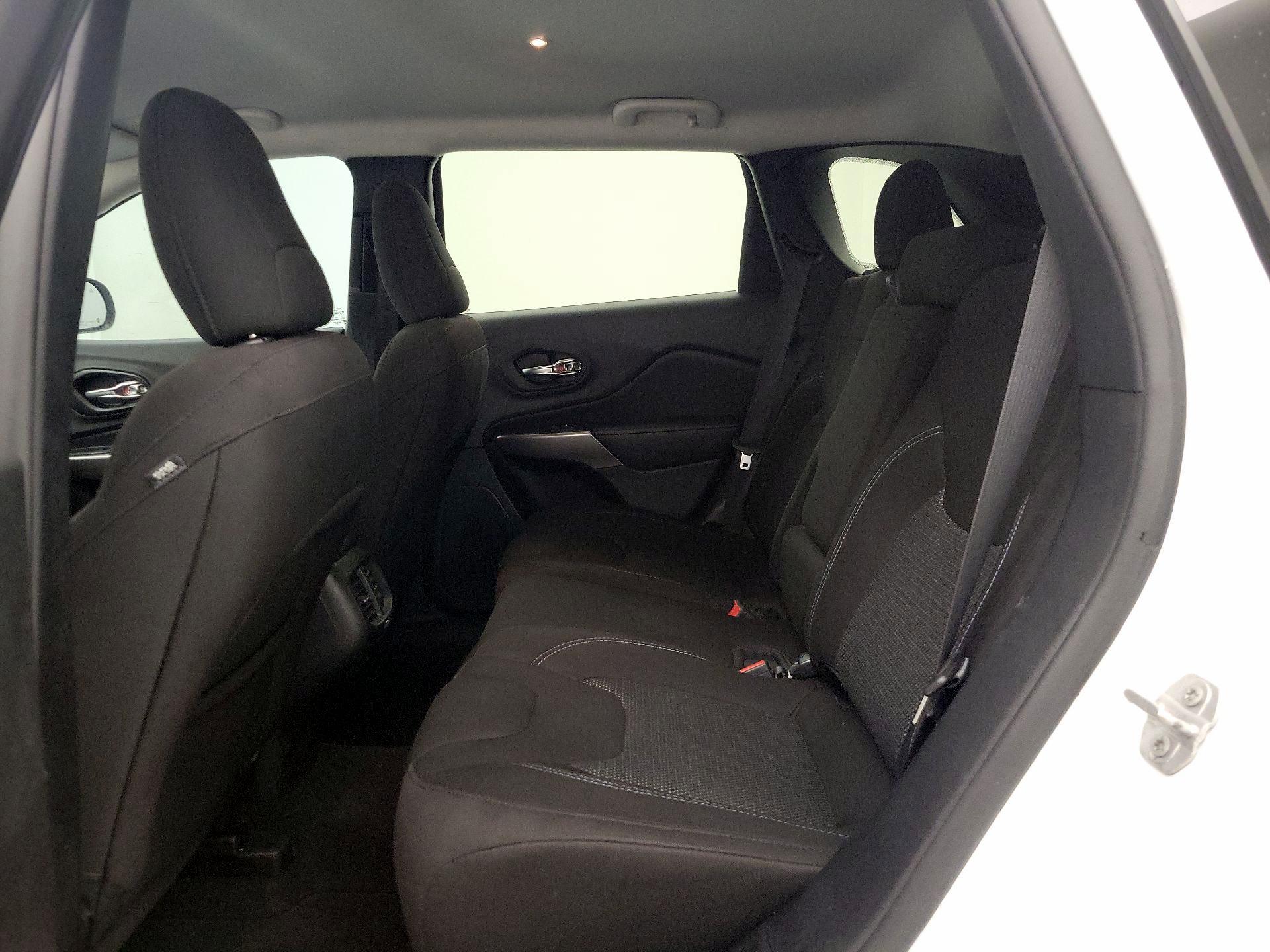 Thumbnail: 2021 Jeep Cherokee - 19