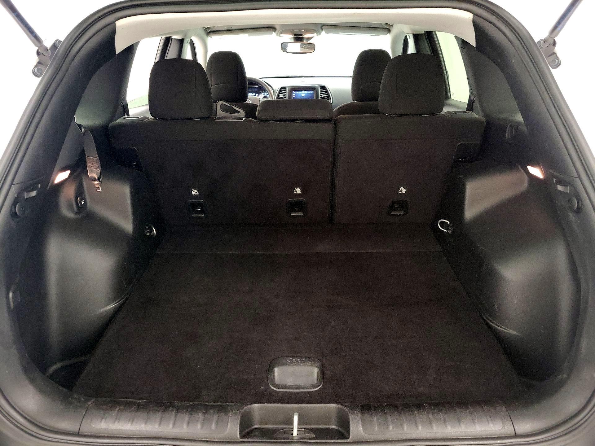 Thumbnail: 2021 Jeep Cherokee - 20