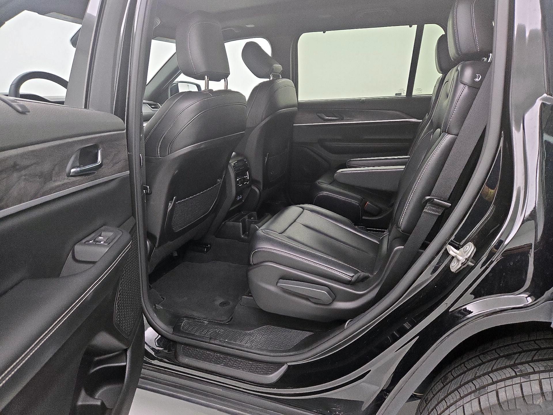 Thumbnail: 2024 Jeep Grand Cherokee L - 20