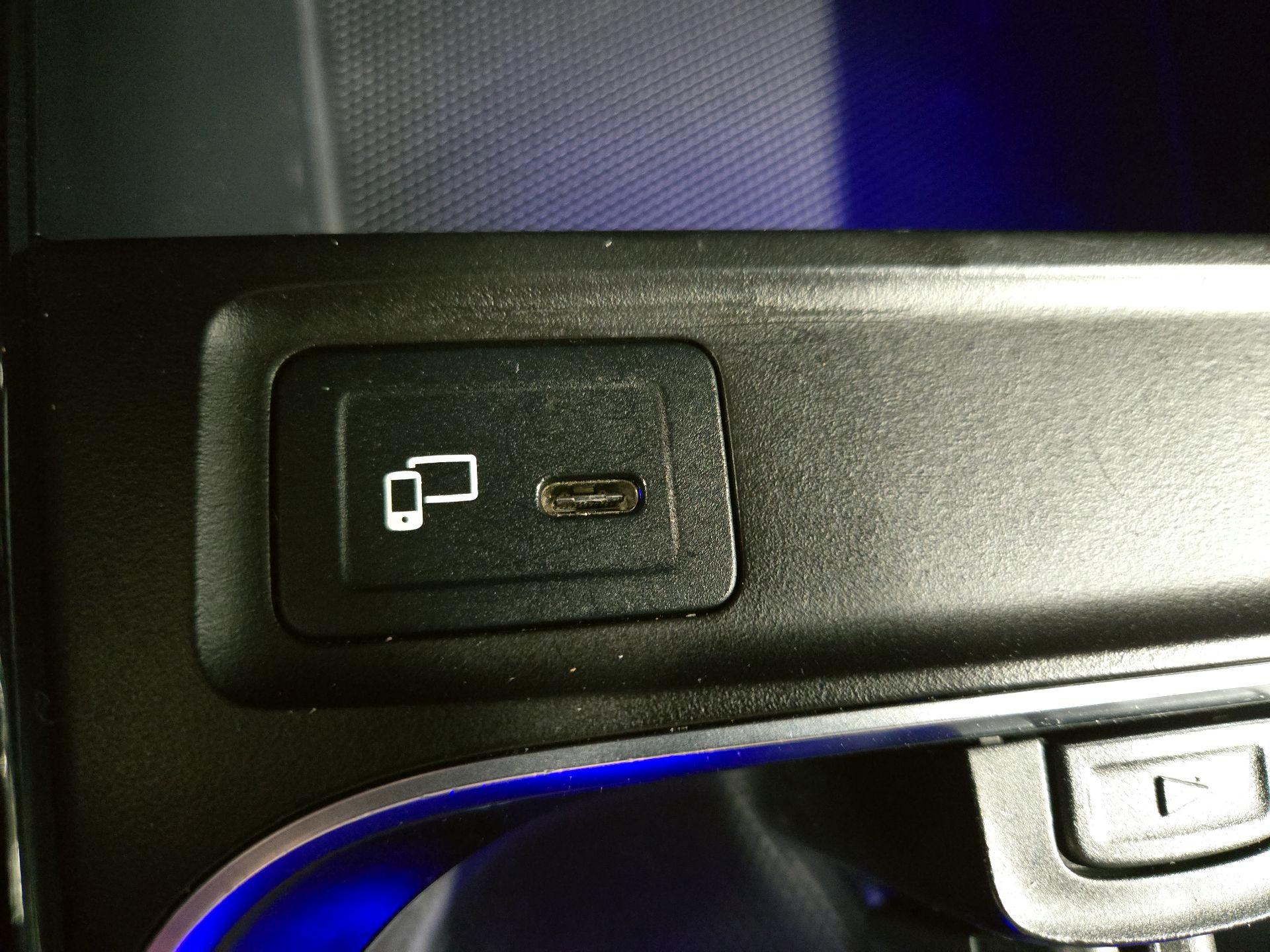 Thumbnail: 2022 Mercedes-Benz GLB - 19