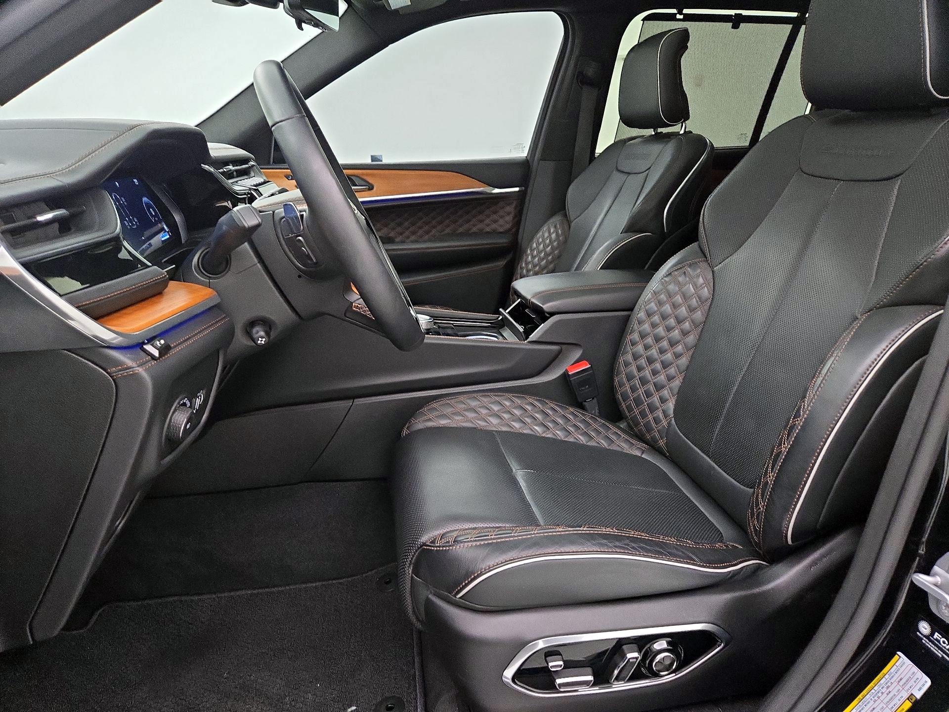 Thumbnail: 2022 Jeep Grand Cherokee - 11