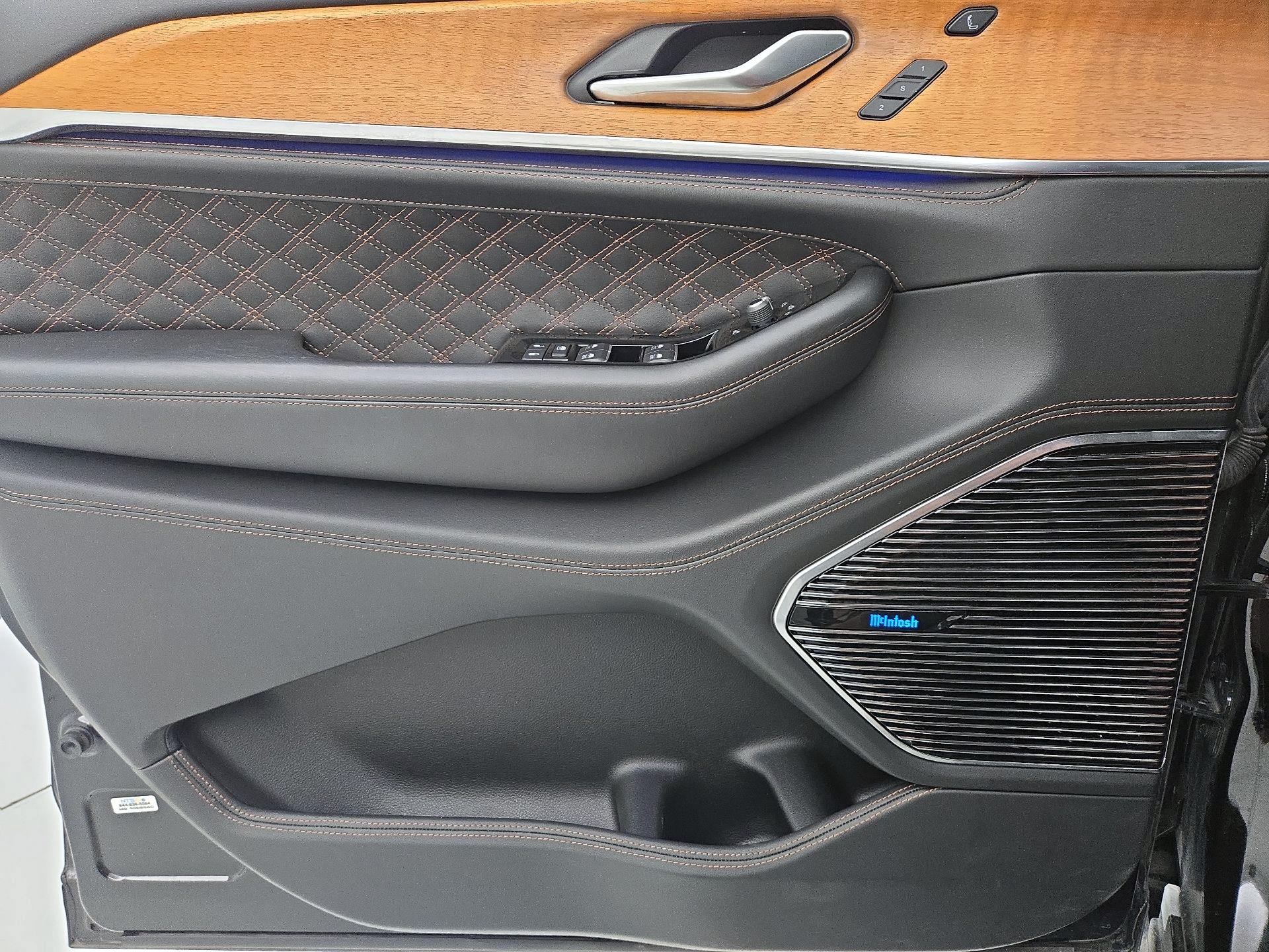 Thumbnail: 2022 Jeep Grand Cherokee - 12