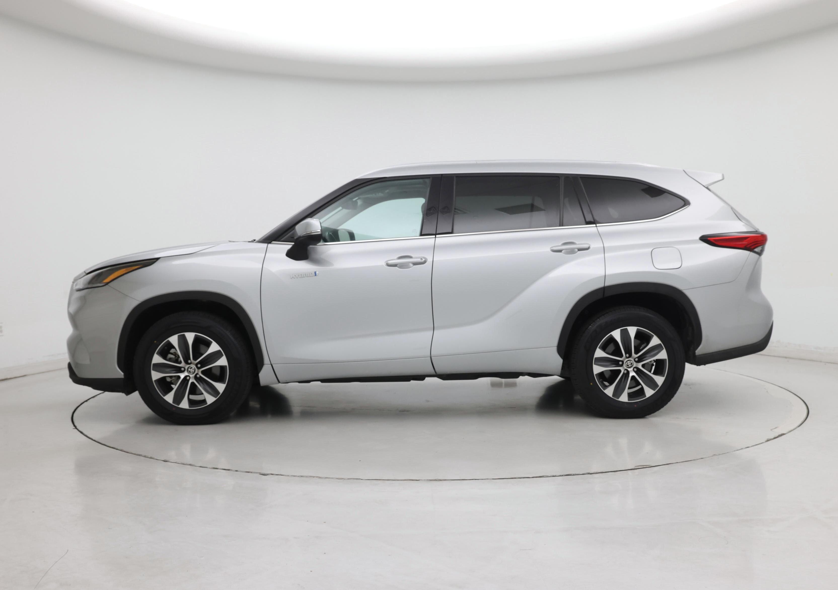 Thumbnail: 2021 Toyota Highlander - 3