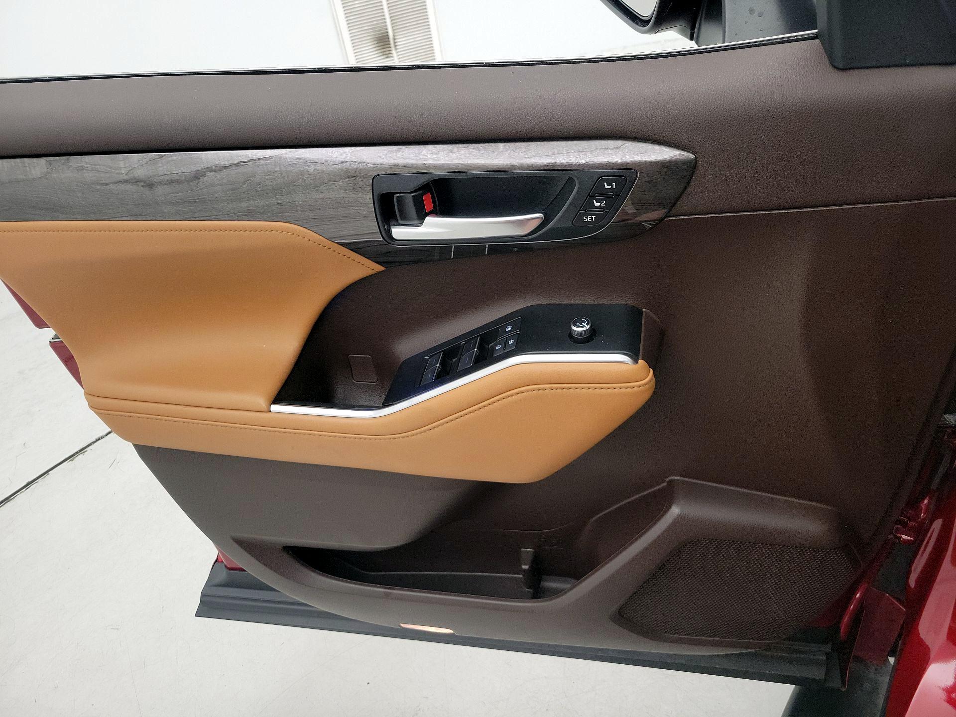 Thumbnail: 2021 Toyota Highlander - 12
