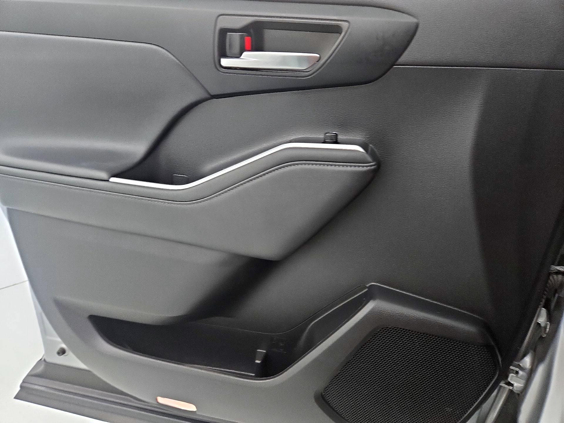 Thumbnail: 2022 Toyota Highlander - 12