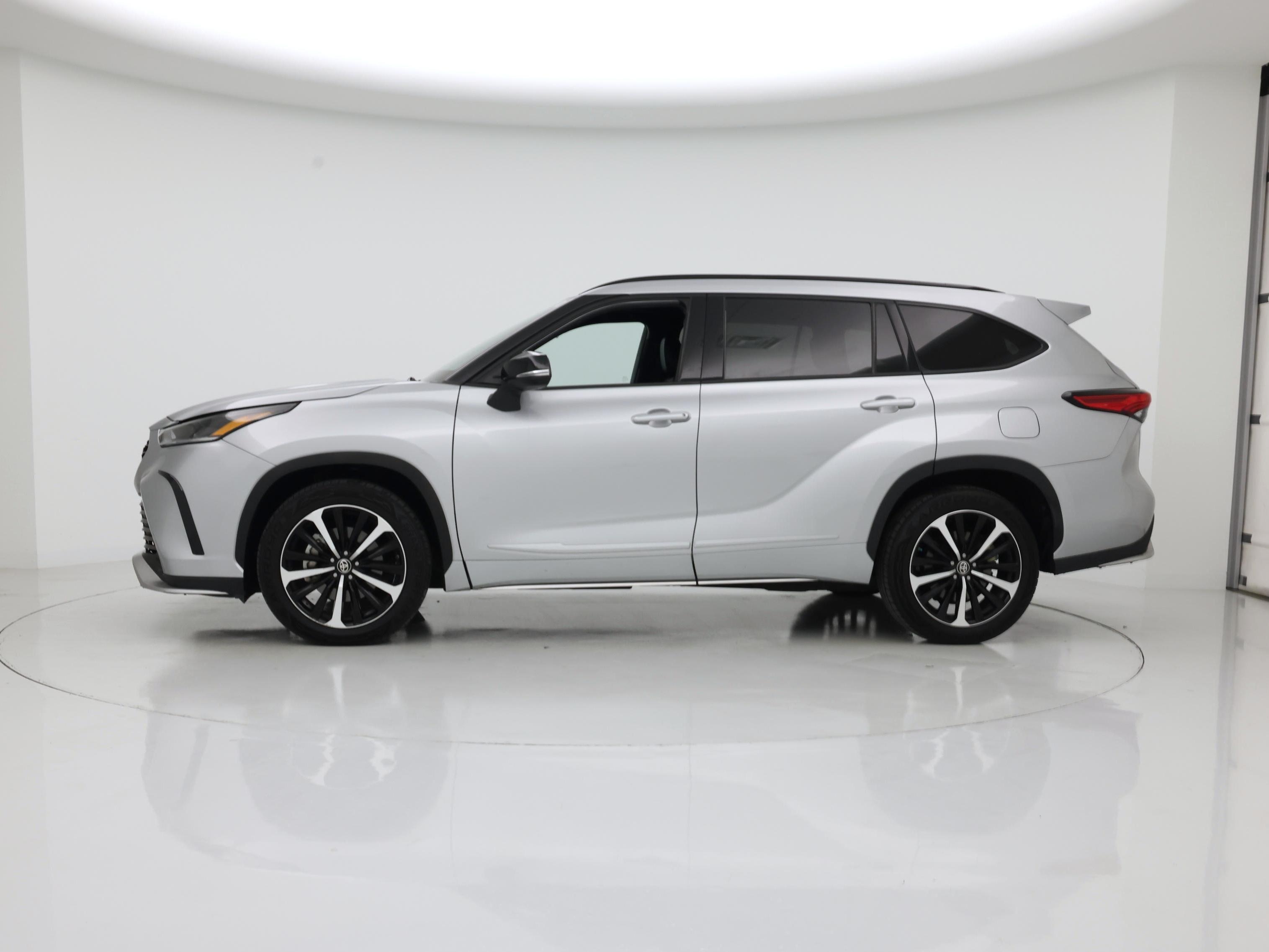 Thumbnail: 2022 Toyota Highlander - 3