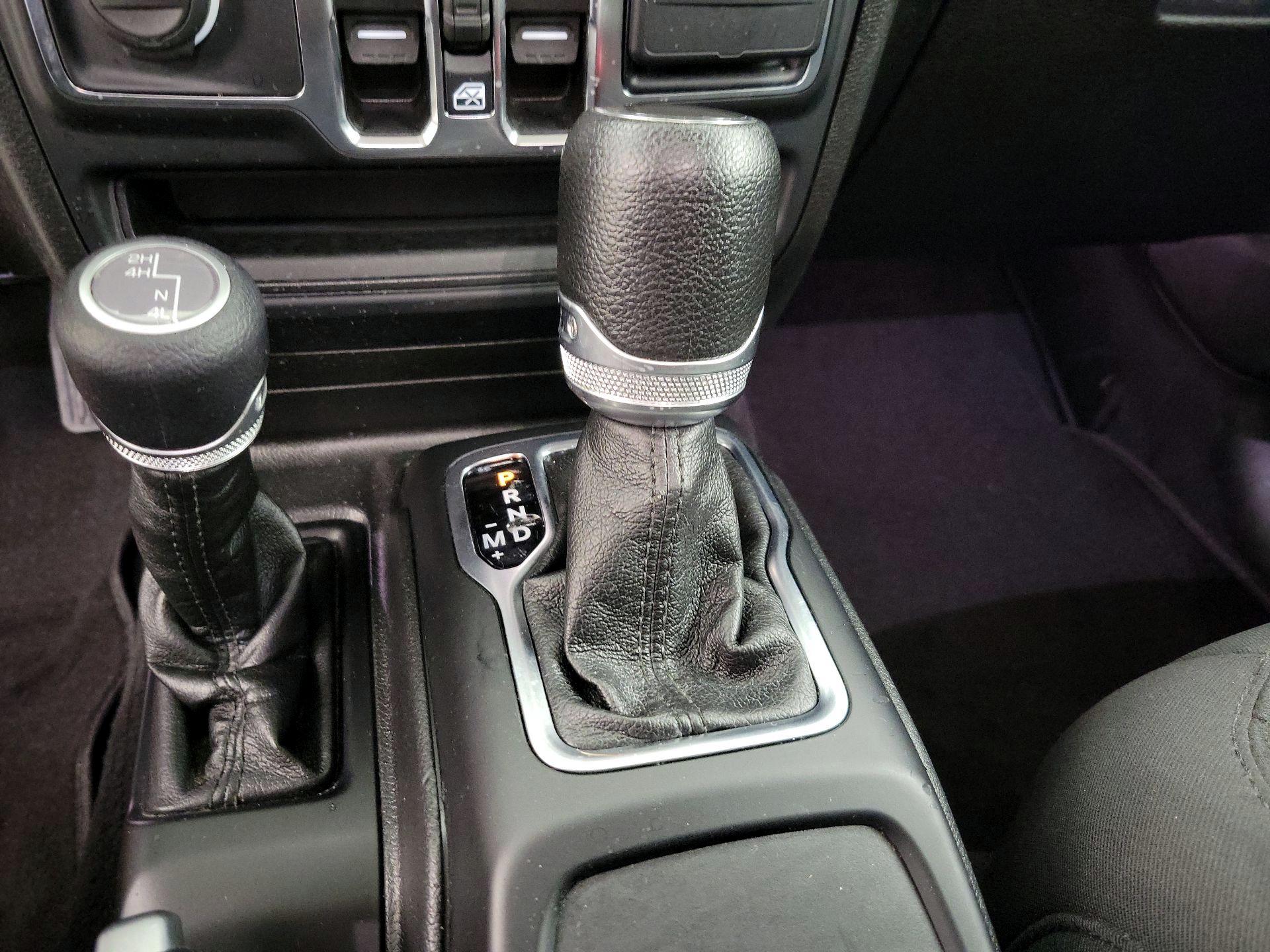 Thumbnail: 2023 Jeep Gladiator - 17