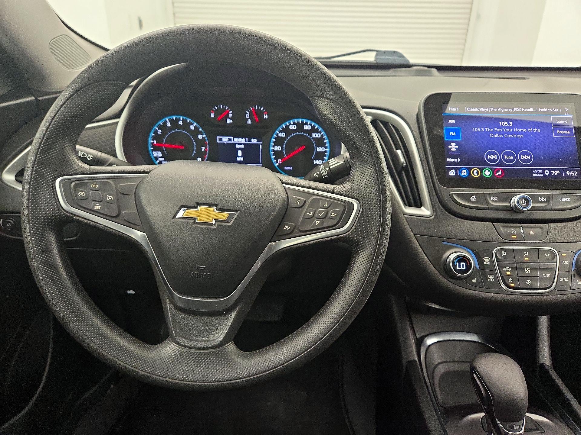 Thumbnail: 2022 Chevrolet Malibu - 10