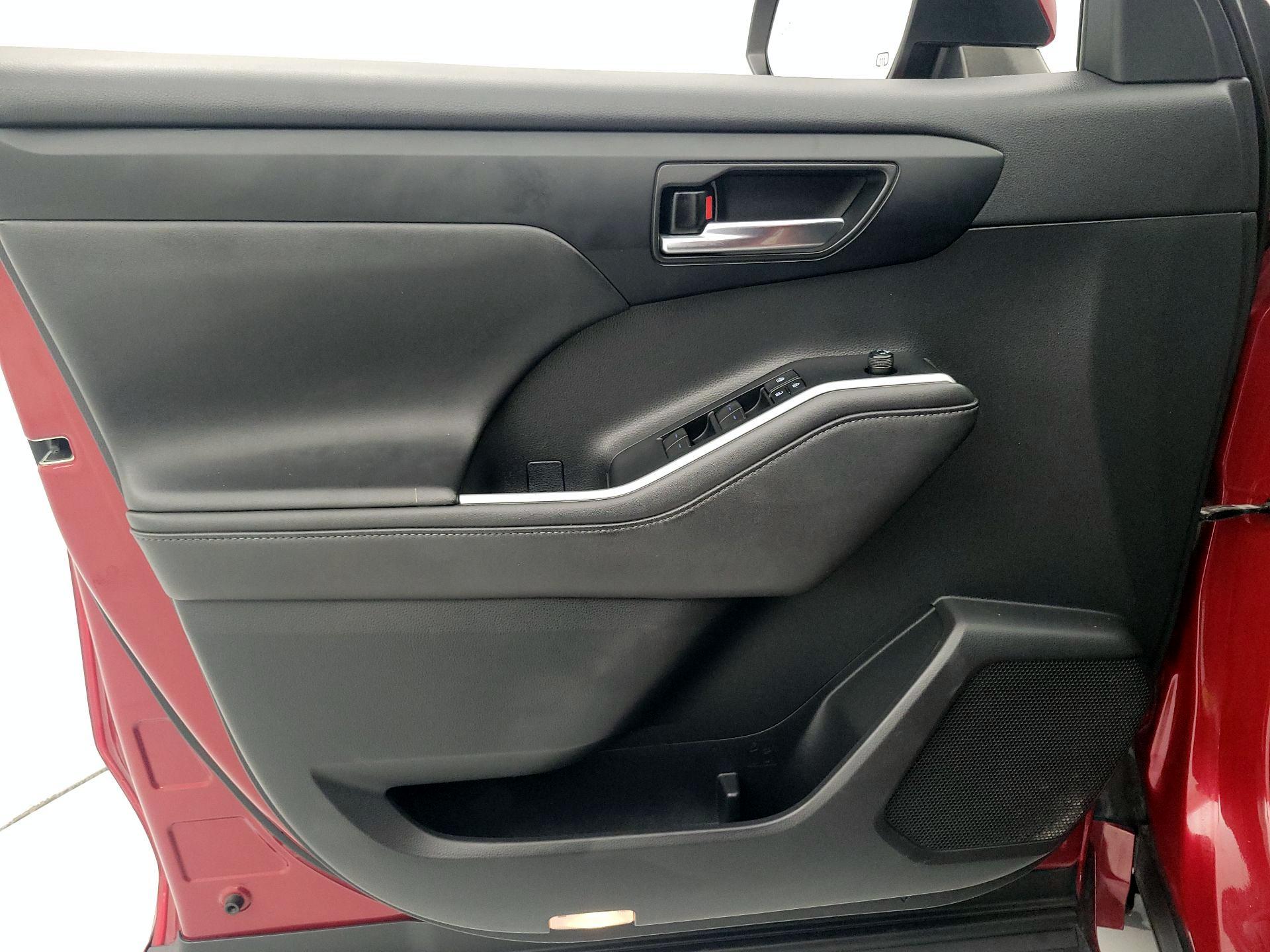 Thumbnail: 2020 Toyota Highlander - 12