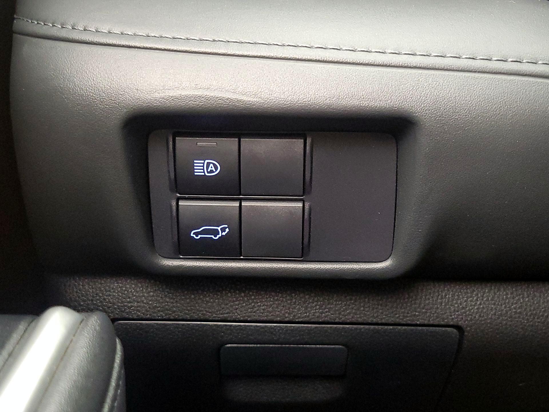 Thumbnail: 2020 Toyota Highlander - 13