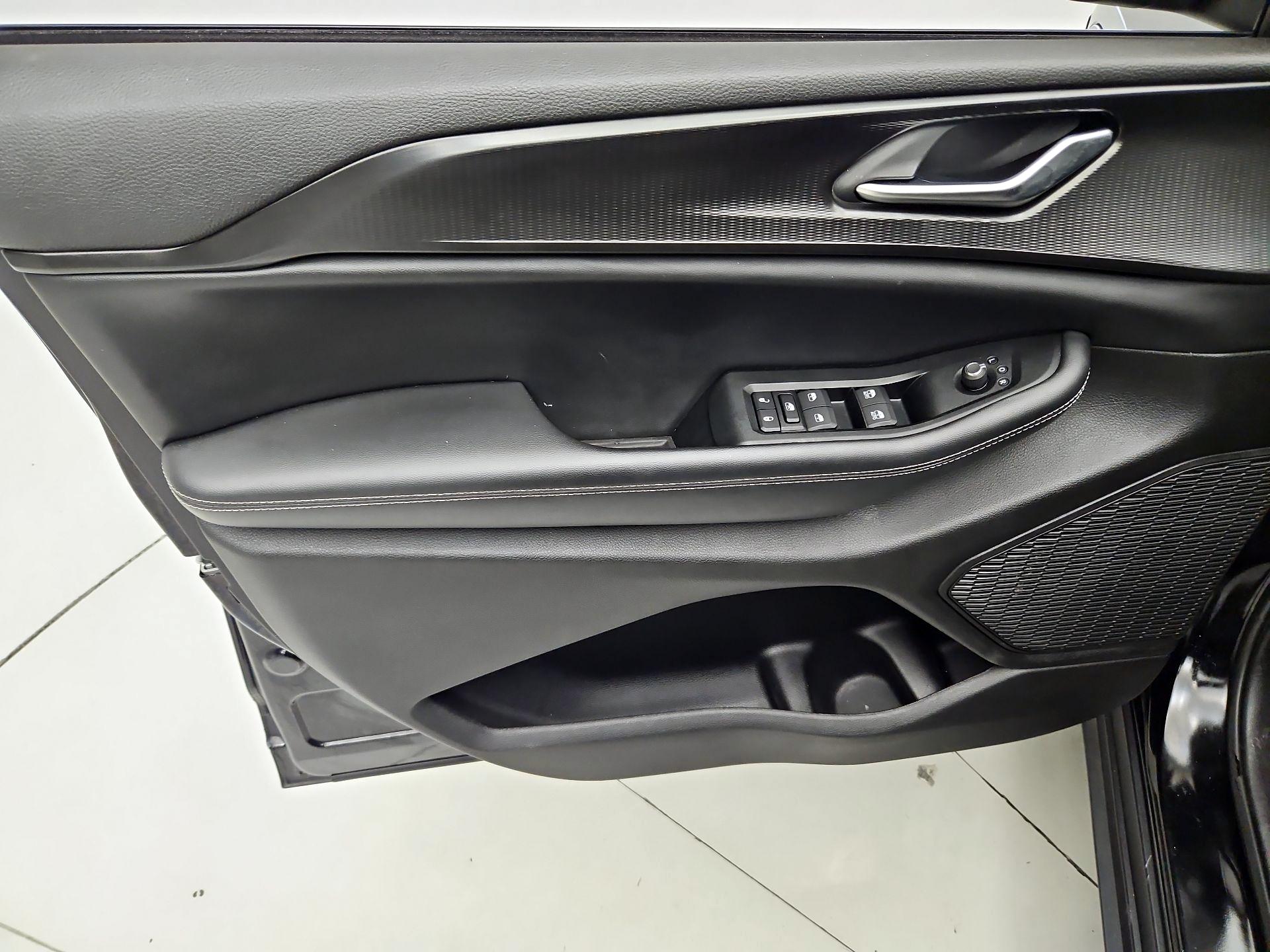 Thumbnail: 2023 Jeep Grand Cherokee - 12