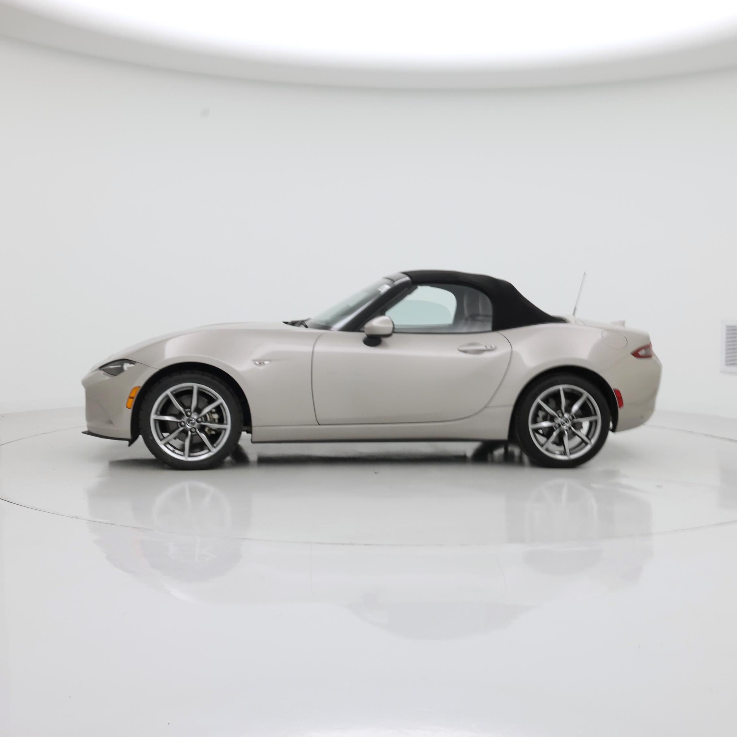 Thumbnail: 2022 Mazda MX-5 Miata - 3
