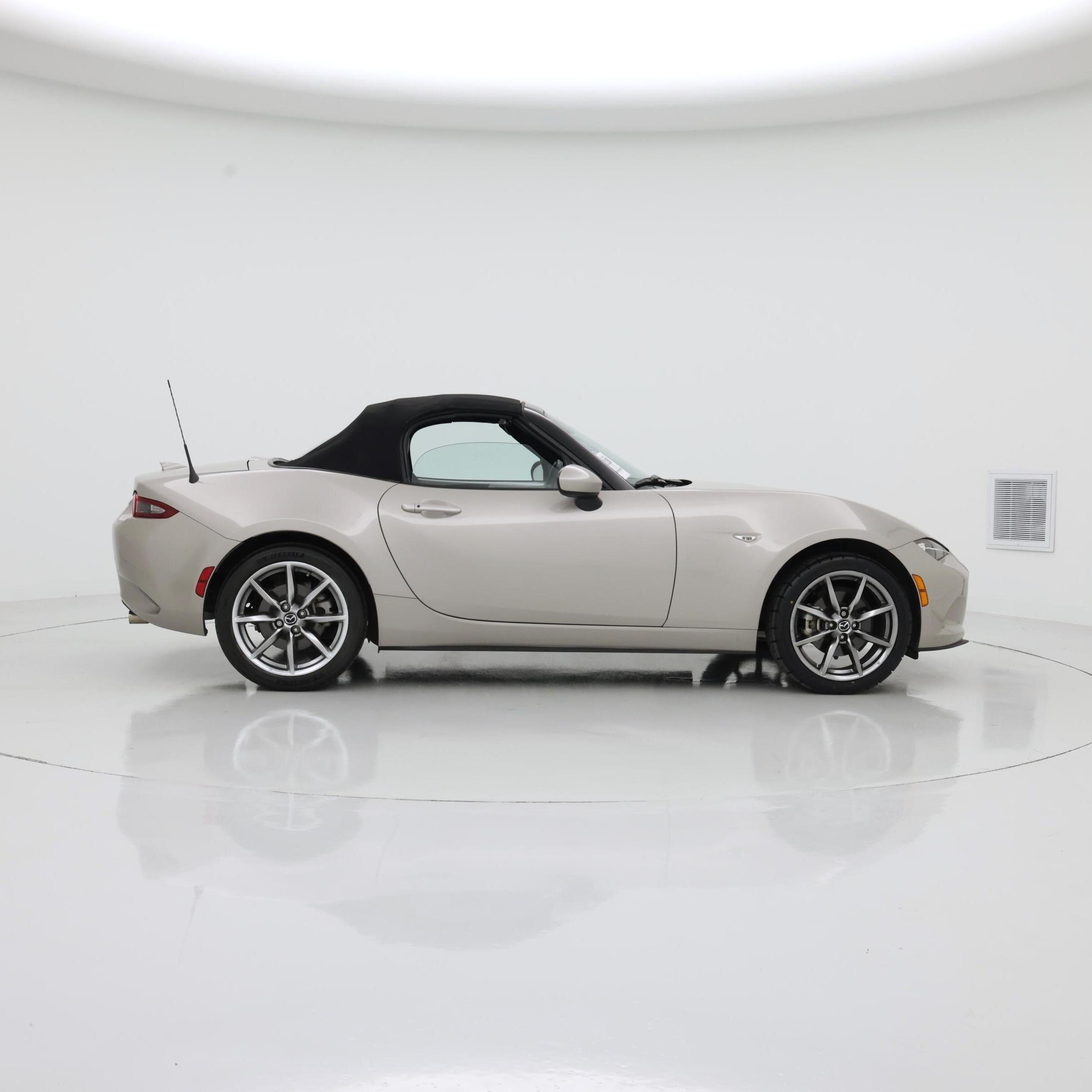 Thumbnail: 2022 Mazda MX-5 Miata - 7