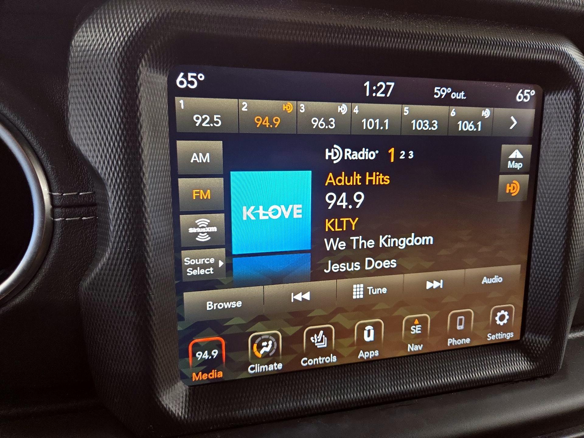 Thumbnail: 2022 Jeep Wrangler - 16