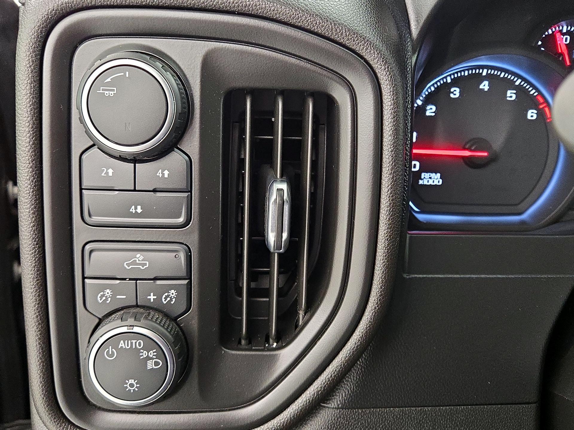 Thumbnail: 2021 Chevrolet Silverado 2500 - 13