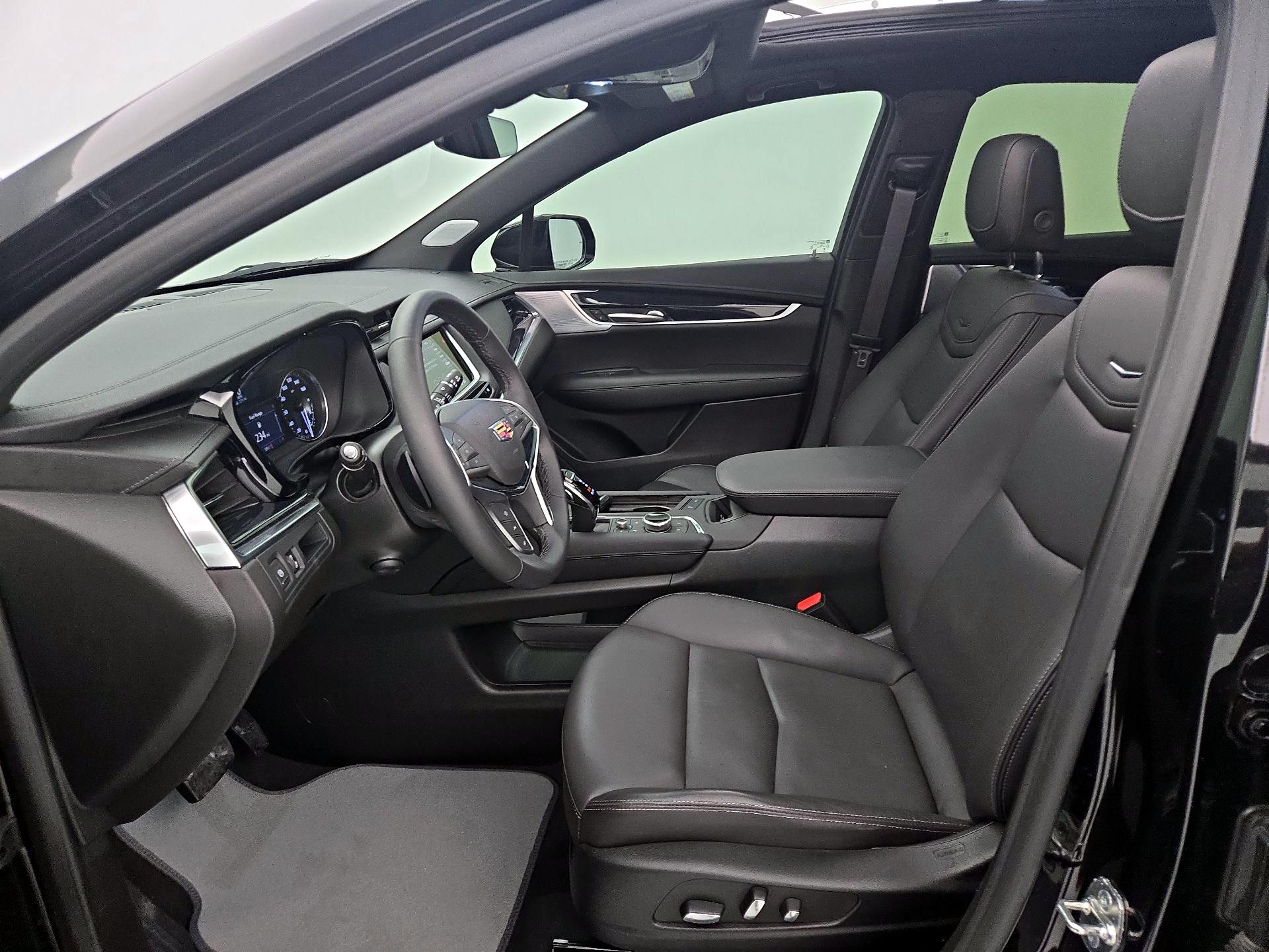 Thumbnail: 2024 Cadillac XT5 - 11