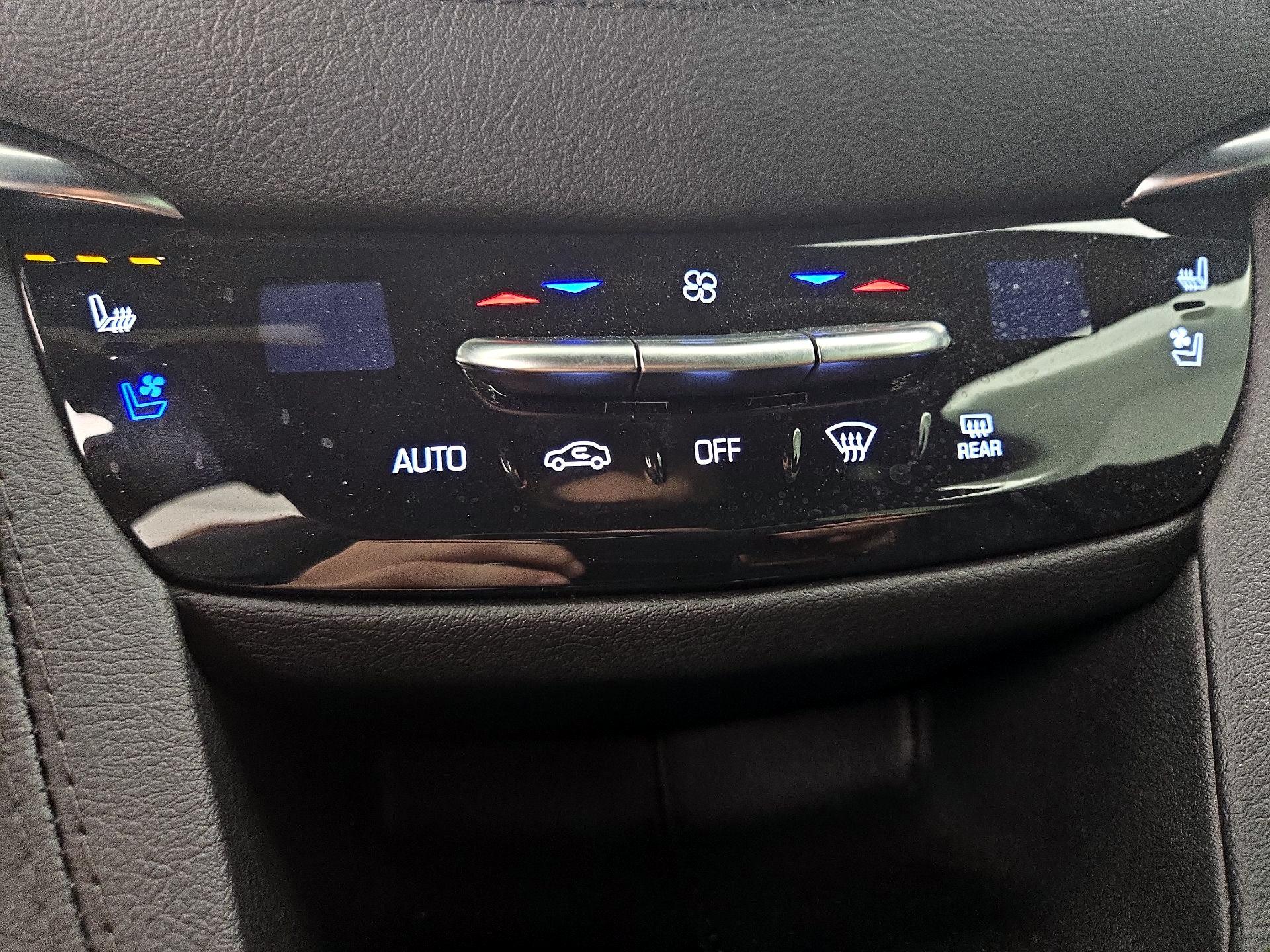 Thumbnail: 2024 Cadillac XT5 - 16