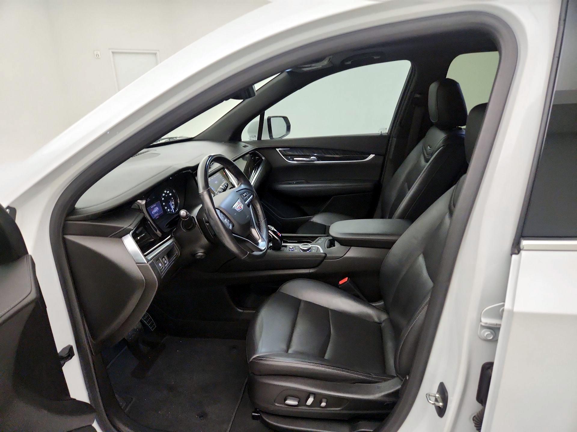 Thumbnail: 2022 Cadillac XT6 - 9
