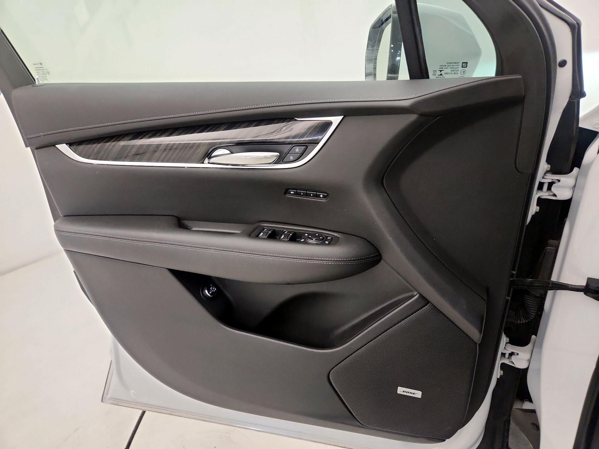 Thumbnail: 2022 Cadillac XT6 - 10