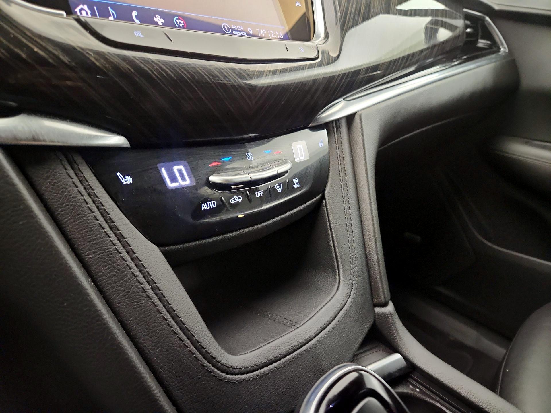 Thumbnail: 2022 Cadillac XT6 - 12