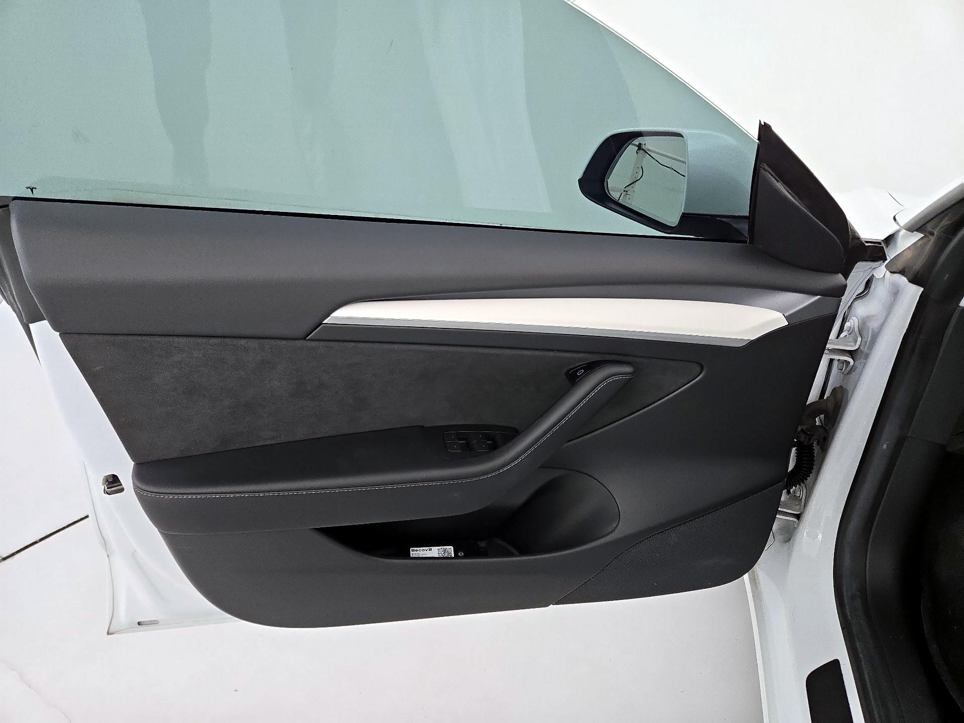 Thumbnail: 2022 Tesla Model 3 - 12