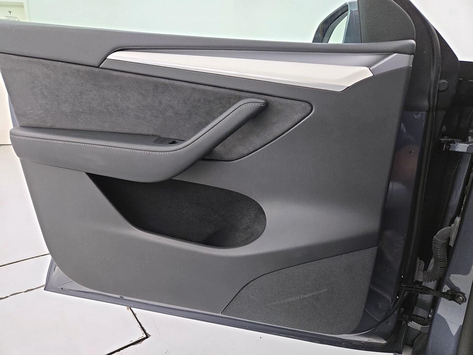 Thumbnail: 2023 Tesla Model Y - 12