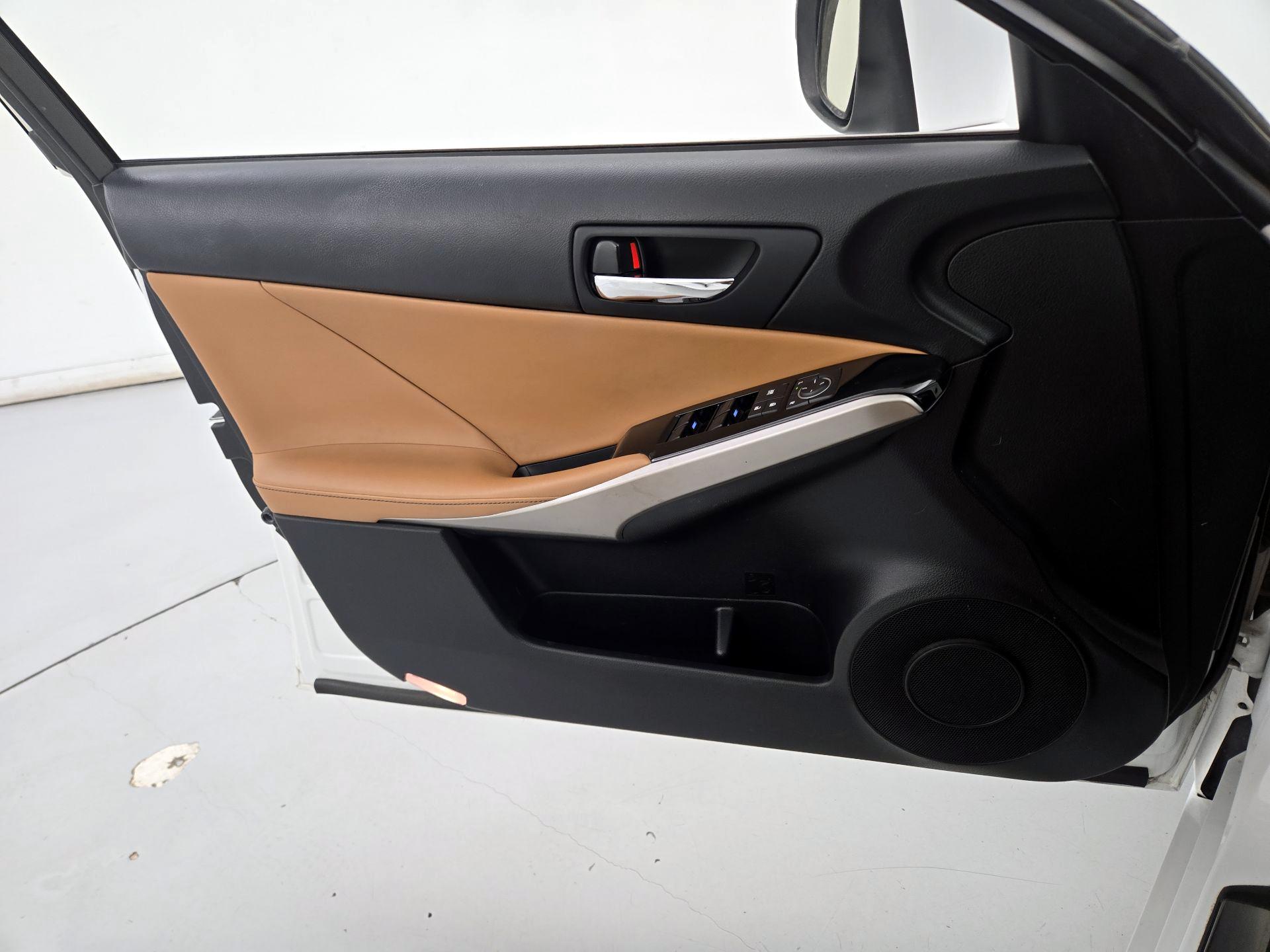 Thumbnail: 2015 Lexus IS - 12