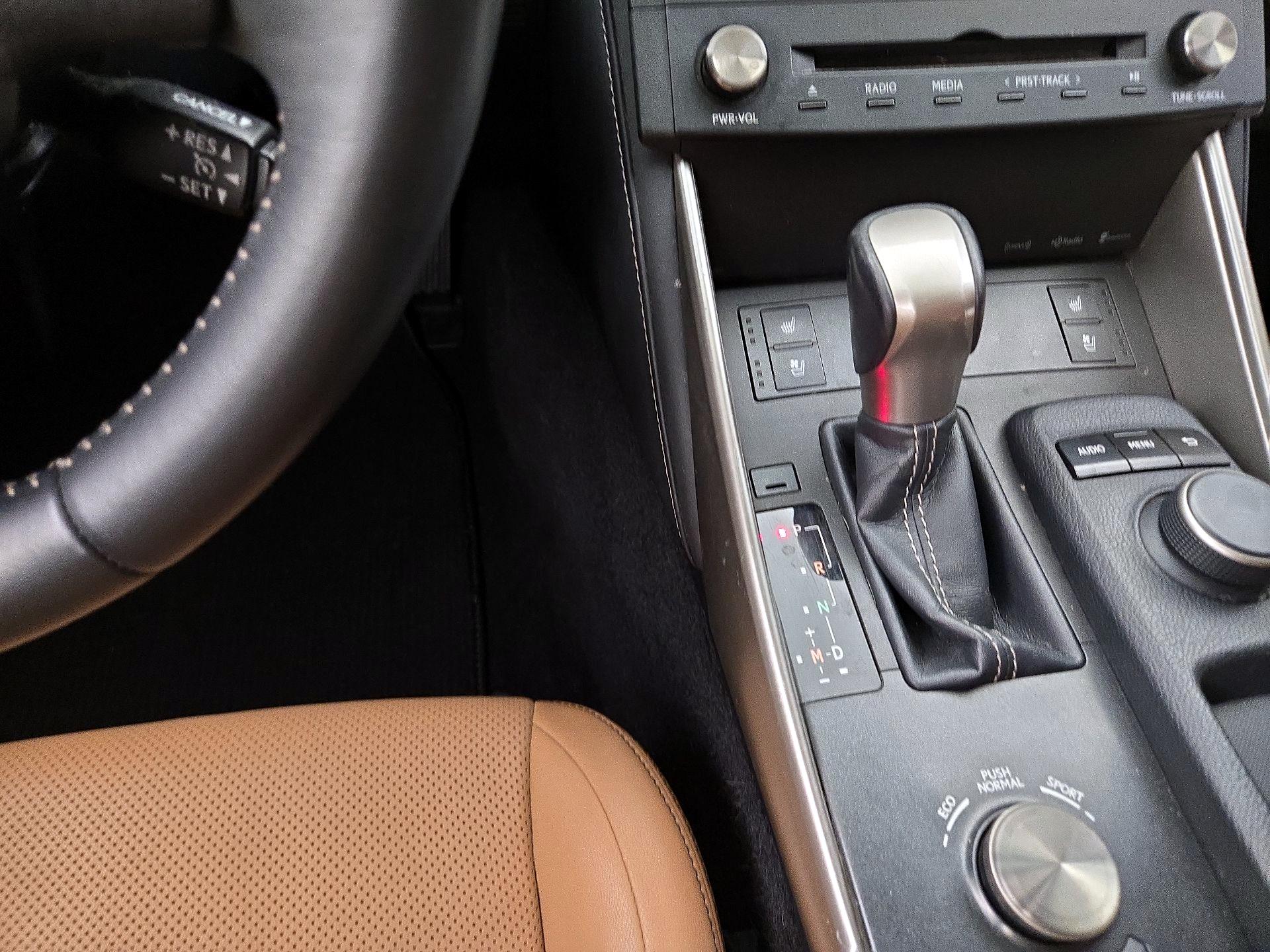 Thumbnail: 2015 Lexus IS - 17