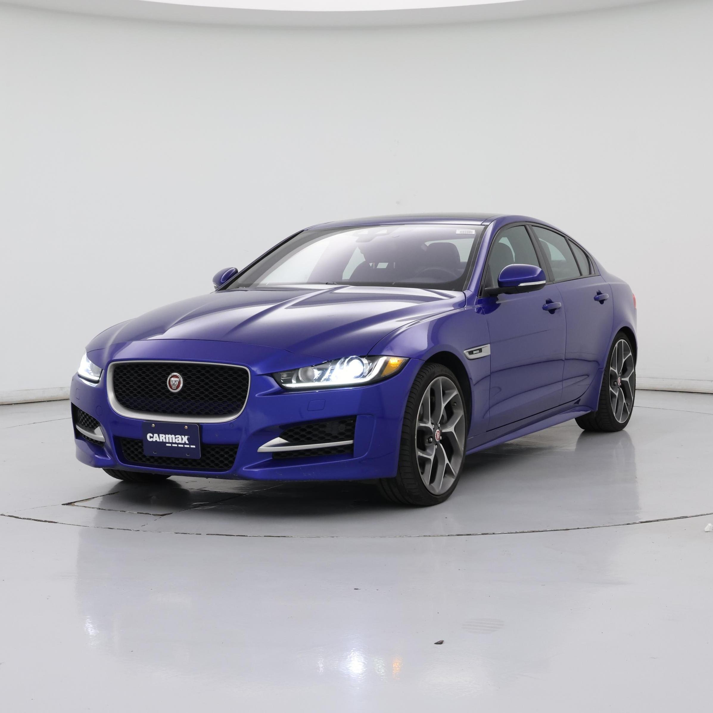 Thumbnail: 2017 Jaguar XE - 4