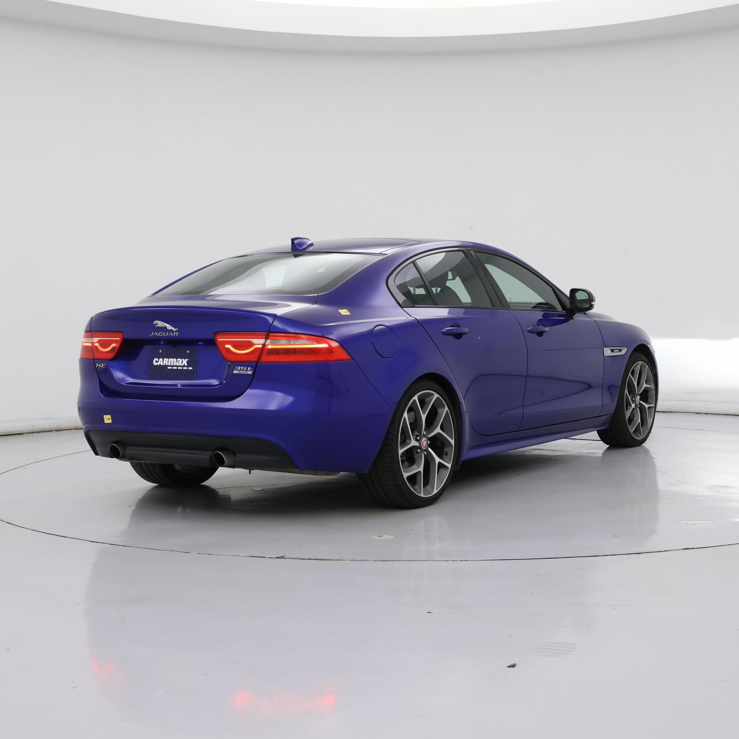 Thumbnail: 2017 Jaguar XE - 8