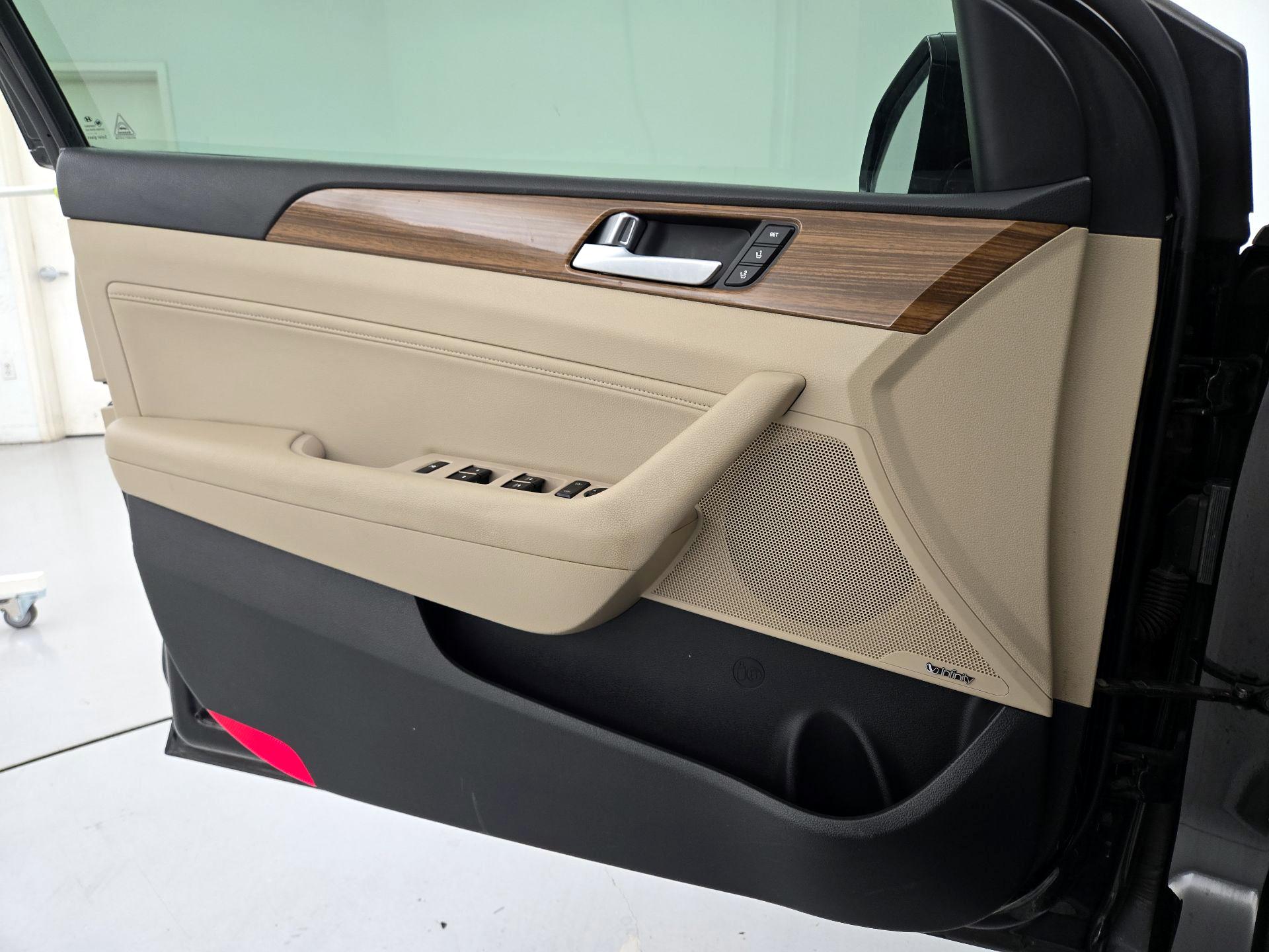 Thumbnail: 2015 Hyundai Sonata - 12