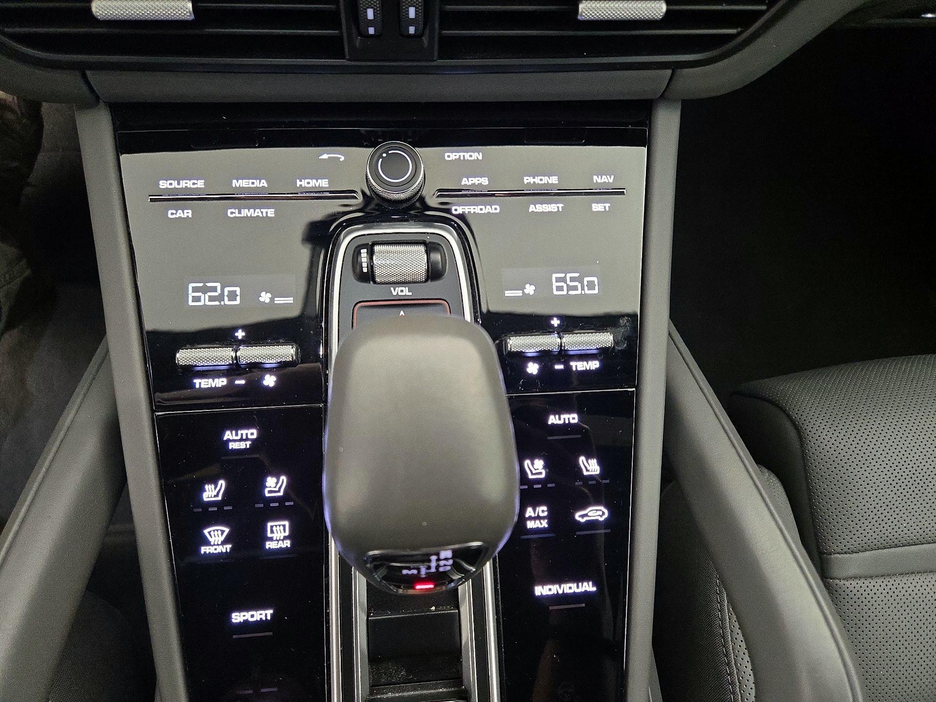 Thumbnail: 2023 Porsche Cayenne - 17