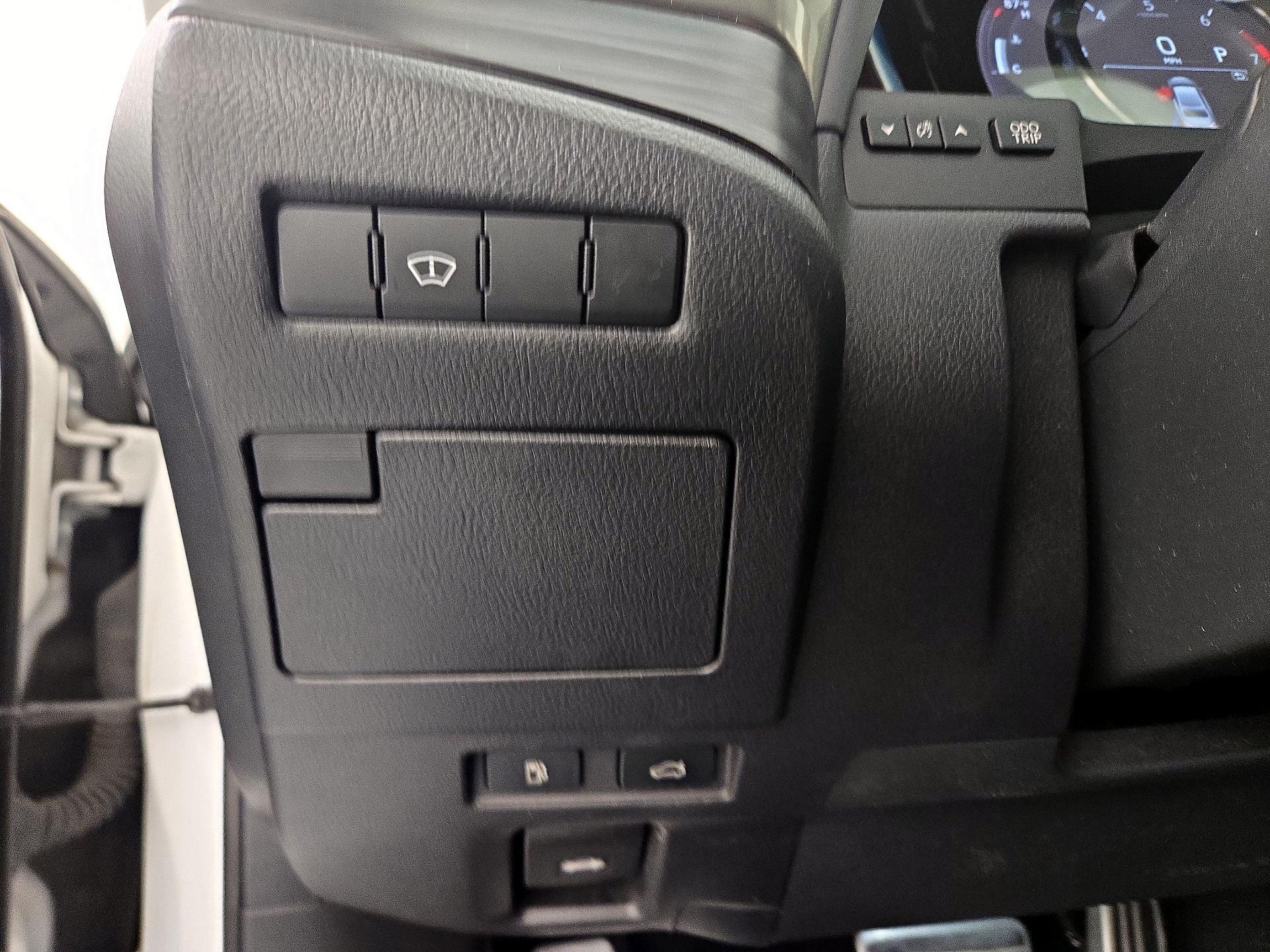 Thumbnail: 2019 Lexus ES - 13