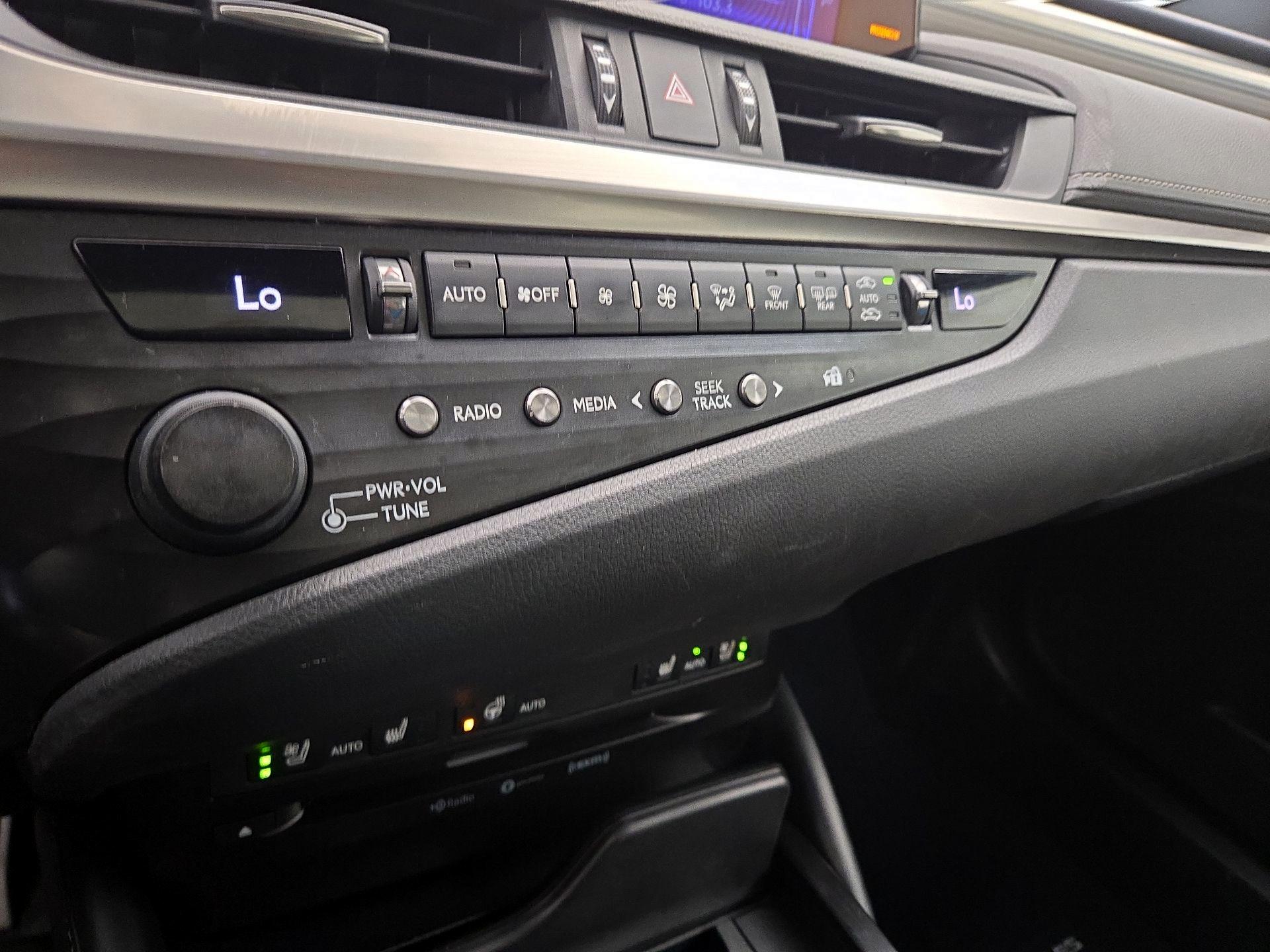 Thumbnail: 2019 Lexus ES - 17