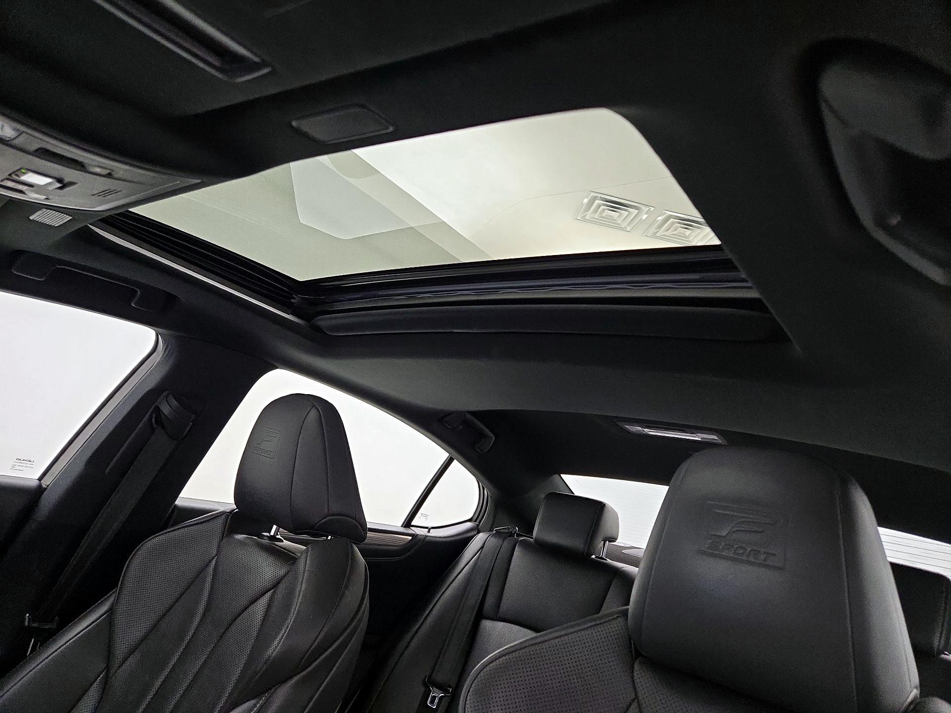 Thumbnail: 2019 Lexus ES - 20