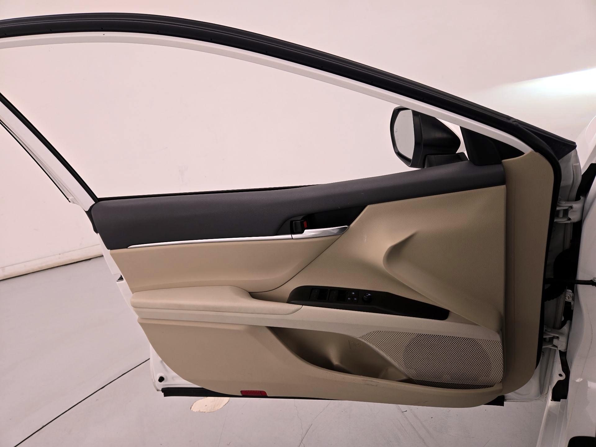 Thumbnail: 2023 Toyota Camry - 12
