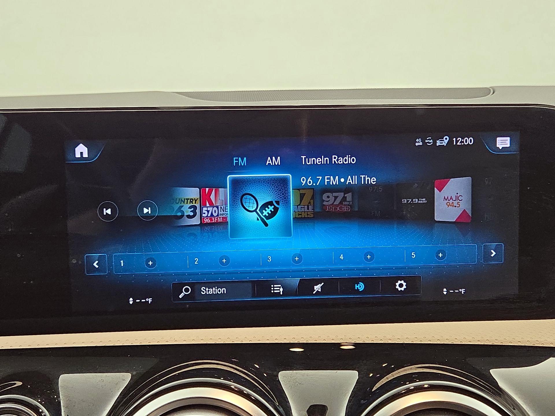 Thumbnail: 2022 Mercedes-Benz CLA - 15