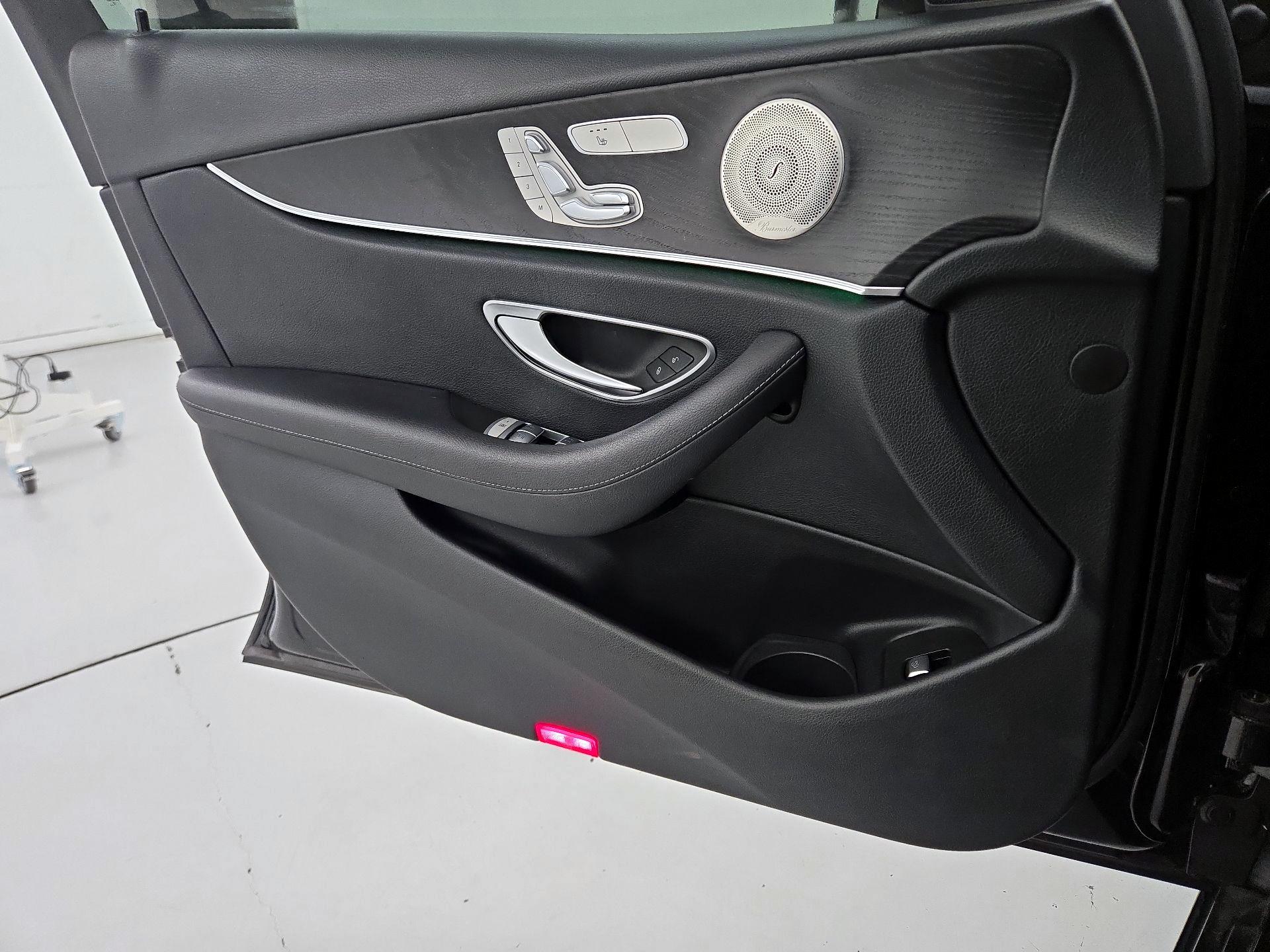 Thumbnail: 2022 Mercedes-Benz E-Class - 12