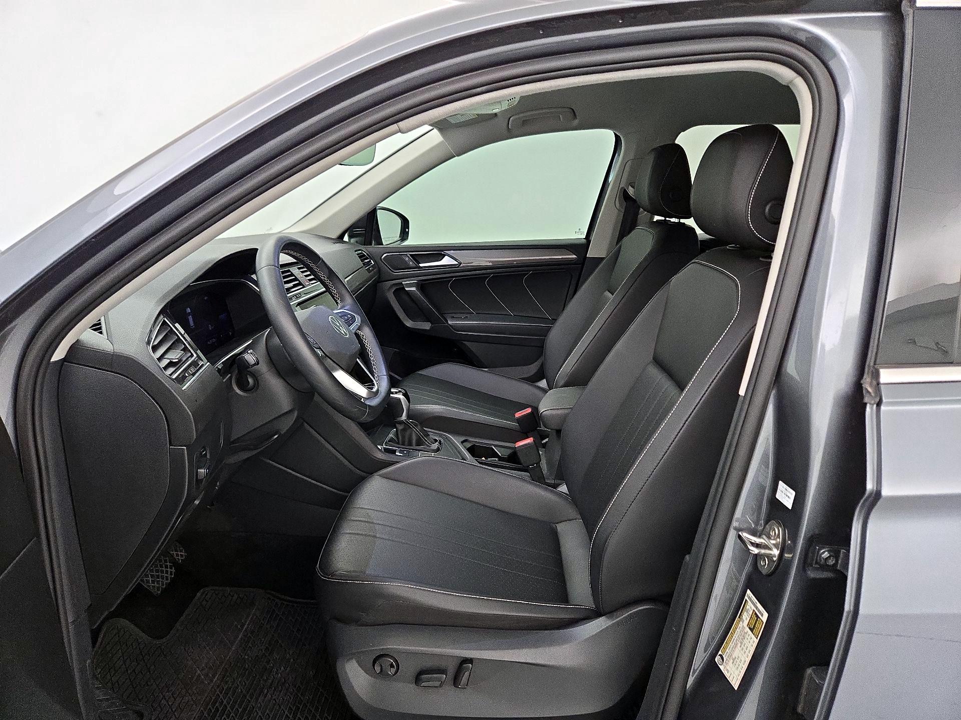 Thumbnail: 2023 Volkswagen Tiguan - 11